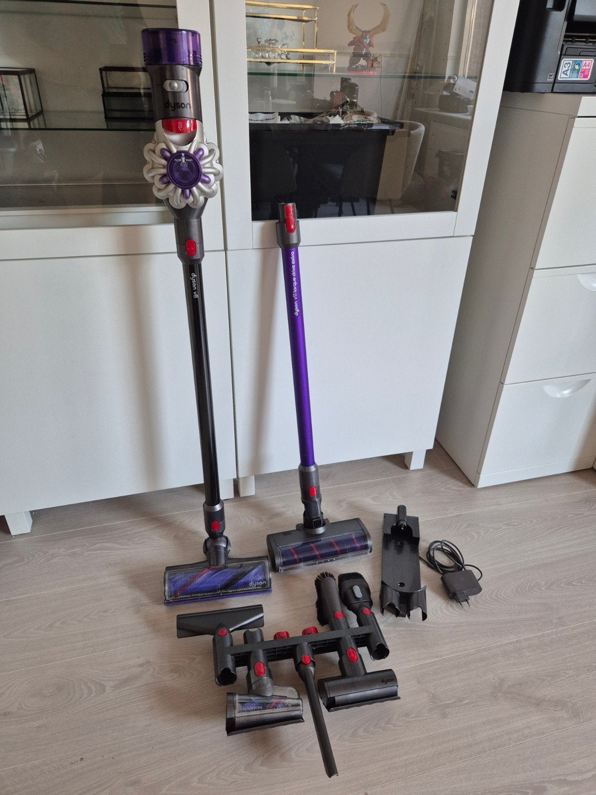 Dyson V8 Steelstofzuiger met veel extra accessoires, Witgoed en Apparatuur, Stofzuigers, Ophalen of Verzenden, Zo goed als nieuw