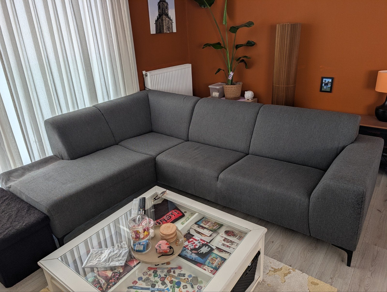 grijze hoekbank, Huis en Inrichting, Banken | Bankstellen, Ophalen, 250 tot 300 cm, Gebruikt, Hoekbank