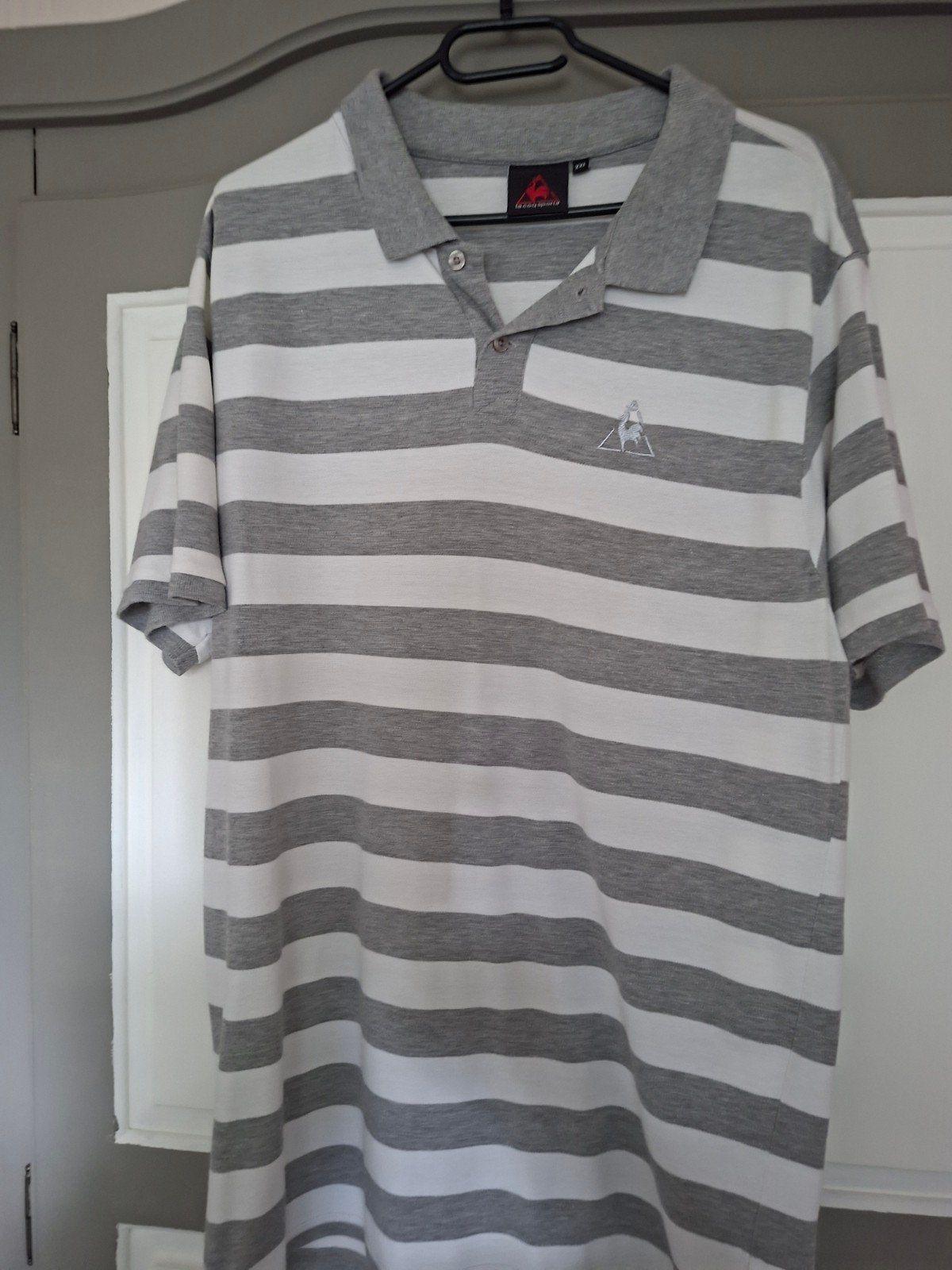 Le Coq Sportif Polo Grijs/Wit Gestreepte Maat 2maalxl merk l, Ophalen, Le Coq Sportif, Maat 56/58 (XL), Zo goed als nieuw