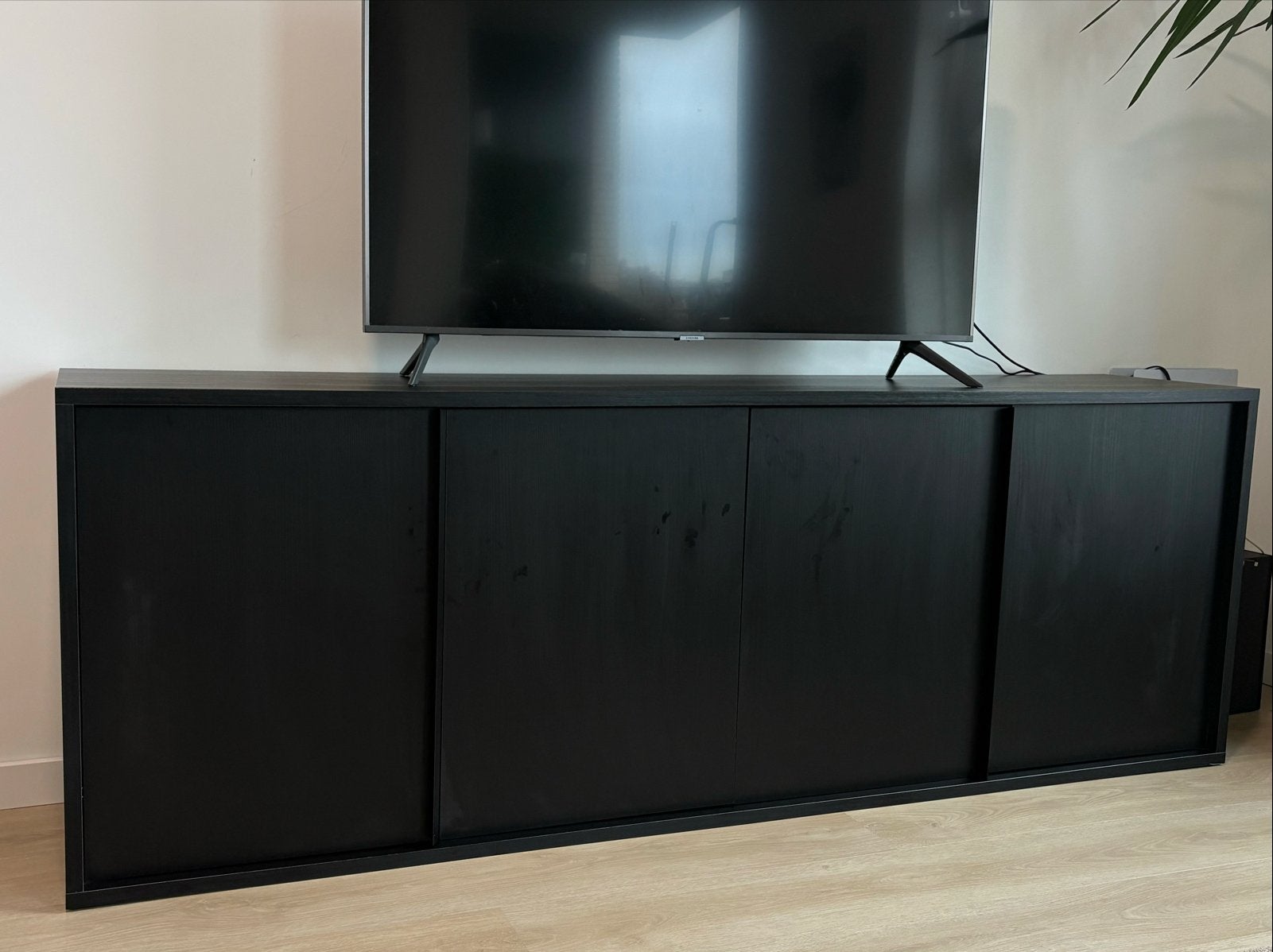 Zwart TV-meubel / dressoir, Ophalen, 150 tot 200 cm, Zo goed als nieuw, 25 tot 50 cm