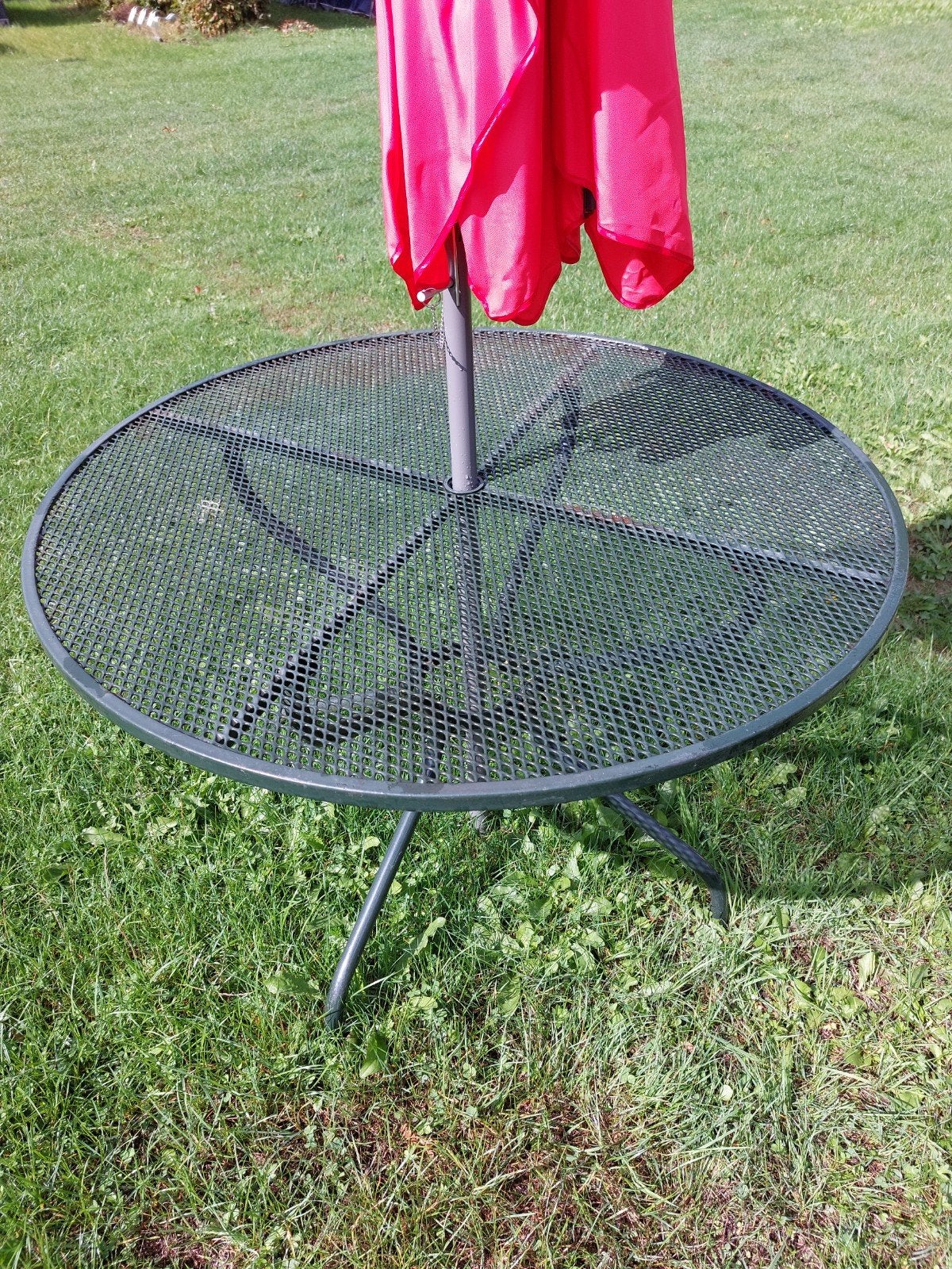 Ronde metalen tuintafel met parasolgat, Ophalen, Gebruikt, Rond, Metaal