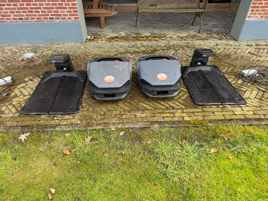 Stihl iMOW 5 EVO en iMOW 6 EVO Robotmaaiers (2 stuks), Ophalen of Verzenden, Gebruikt, Meer dan 25 cm, Met regensensor