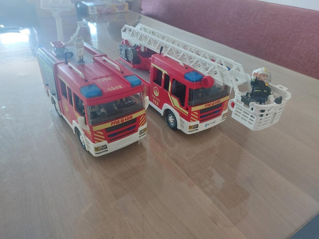 Playmobil city action brandweerwagens 9463 & 9464, Ophalen, Gebruikt, Complete set, Voertuig