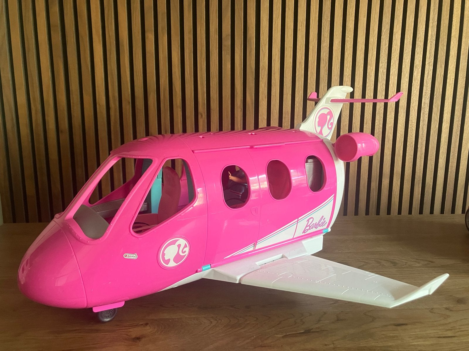 Barbie vliegtuig en pop op reis met accessoires, Ophalen, Zo goed als nieuw, Barbie