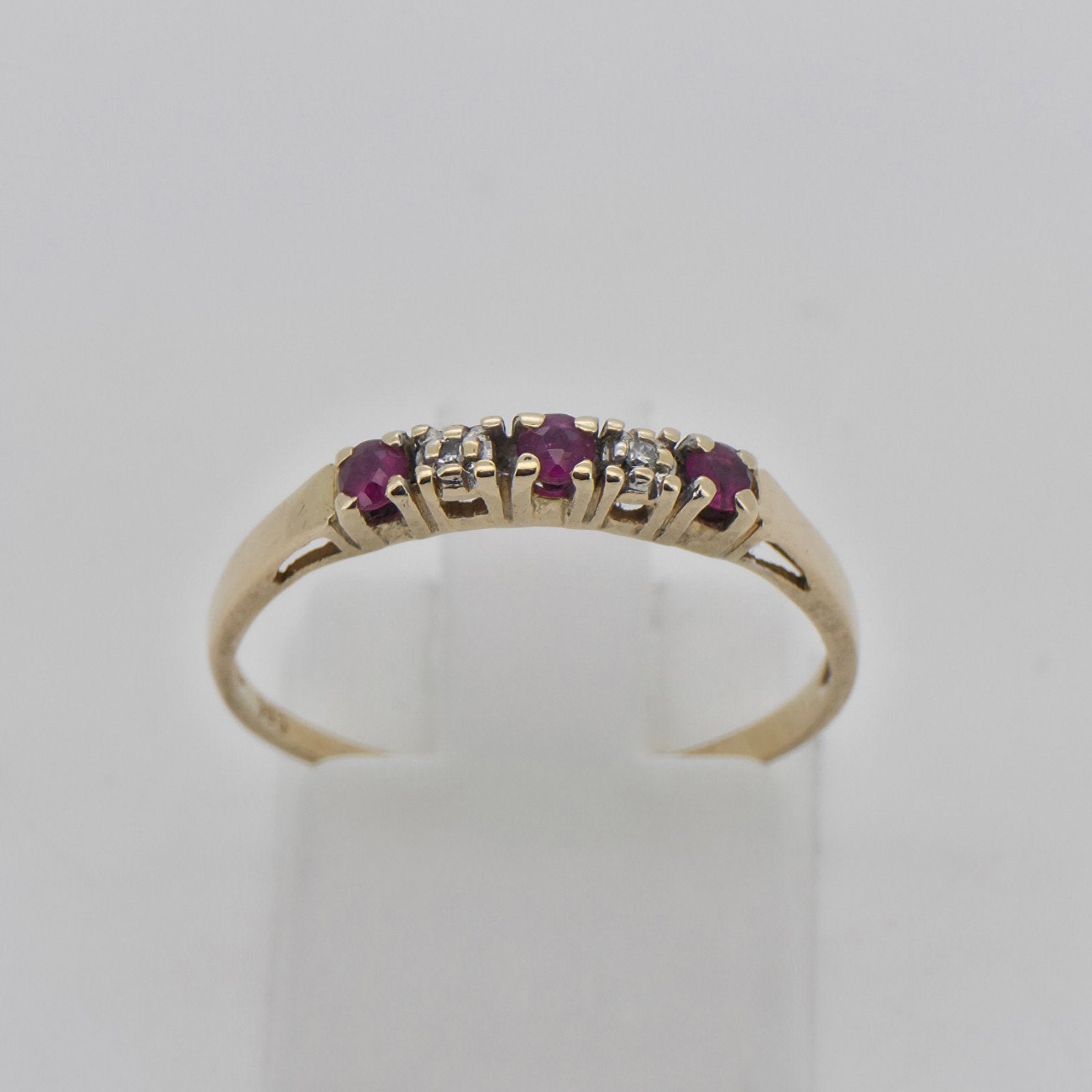 Gouden ring 14k 585 met diamant en robijn maat 17,5, Ophalen of Verzenden, Zo goed als nieuw, 17 tot 18, Met edelsteen