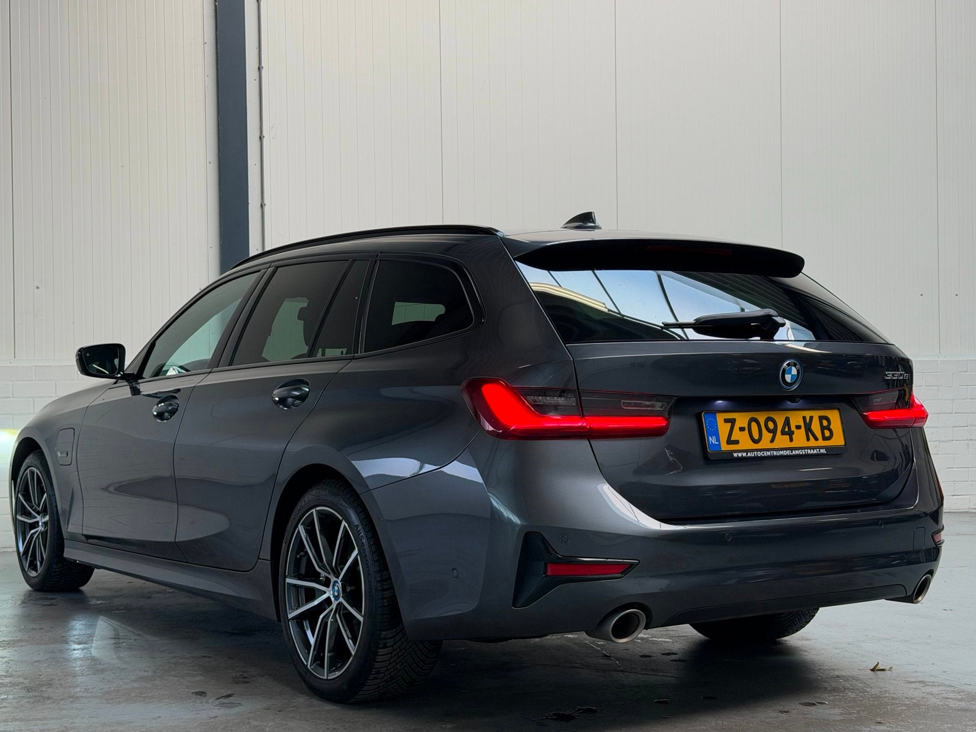 BMW 3-serie Touring 330e|Laser|Keyless|H.U.D|Dealer O.H., Auto's, Achterwielaandrijving, 4 cilinders, Leder en Stof, Plug-in hybride