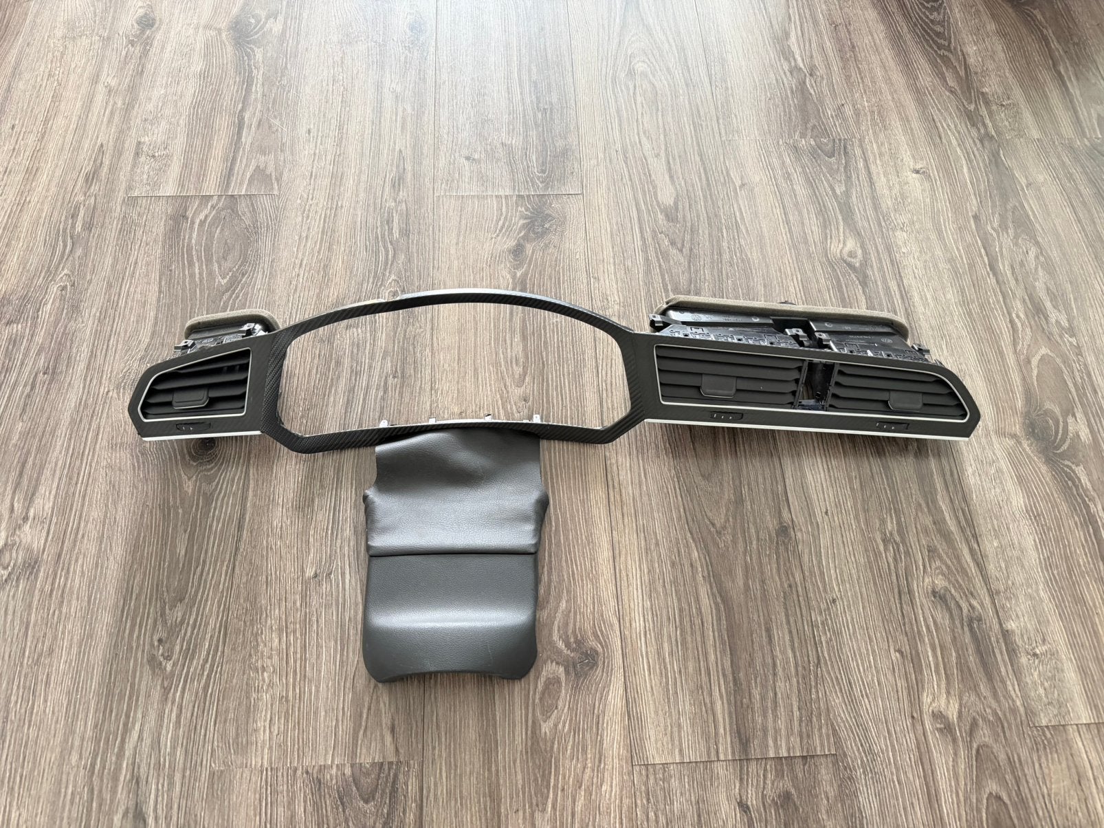 Originele dashboard inleglijst  VW Tiguan (Carbon Look), Ophalen, Nieuw