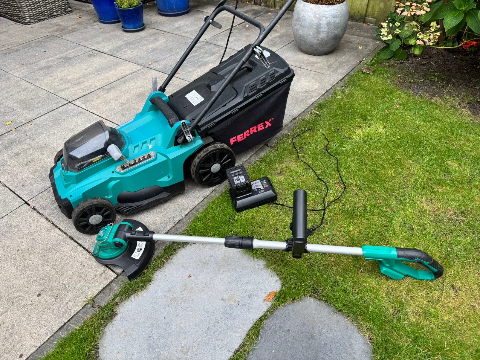 Ferrex accu grasmaaier + grastrimmer + accu & oplader, Ophalen, Cirkelmaaier, Gebruikt, Opvangbak