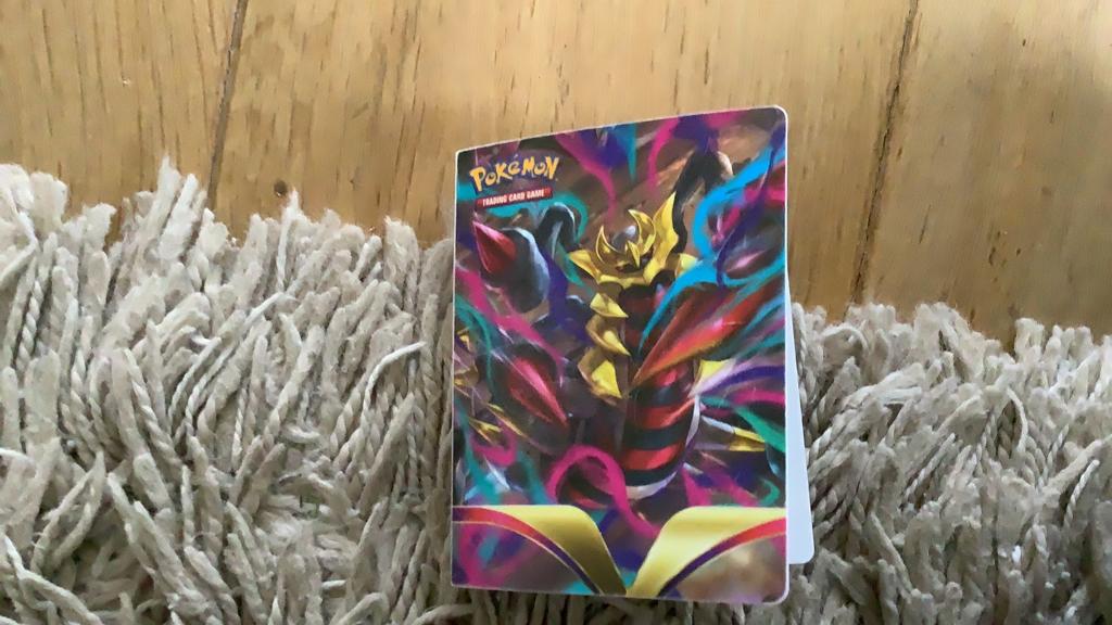 Pokémon kaarten boekje met 8 legendarische kaarten, Hobby en Vrije tijd, Verzamelkaartspellen | Pokémon, Ophalen of Verzenden