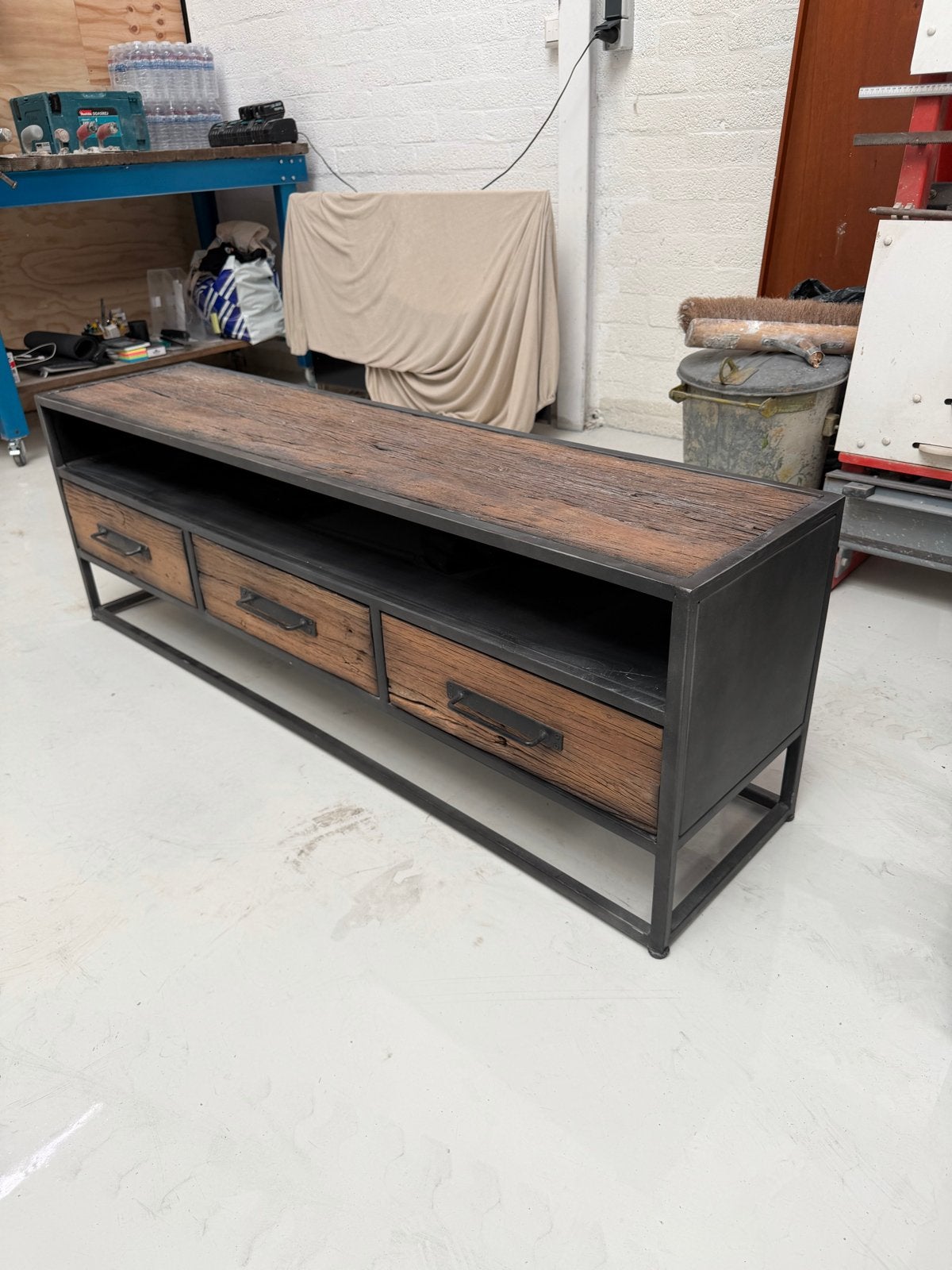 Mooie tv kast industrieel design, Huis en Inrichting, Ophalen, Gebruikt, 100 tot 150 cm, Minder dan 100 cm