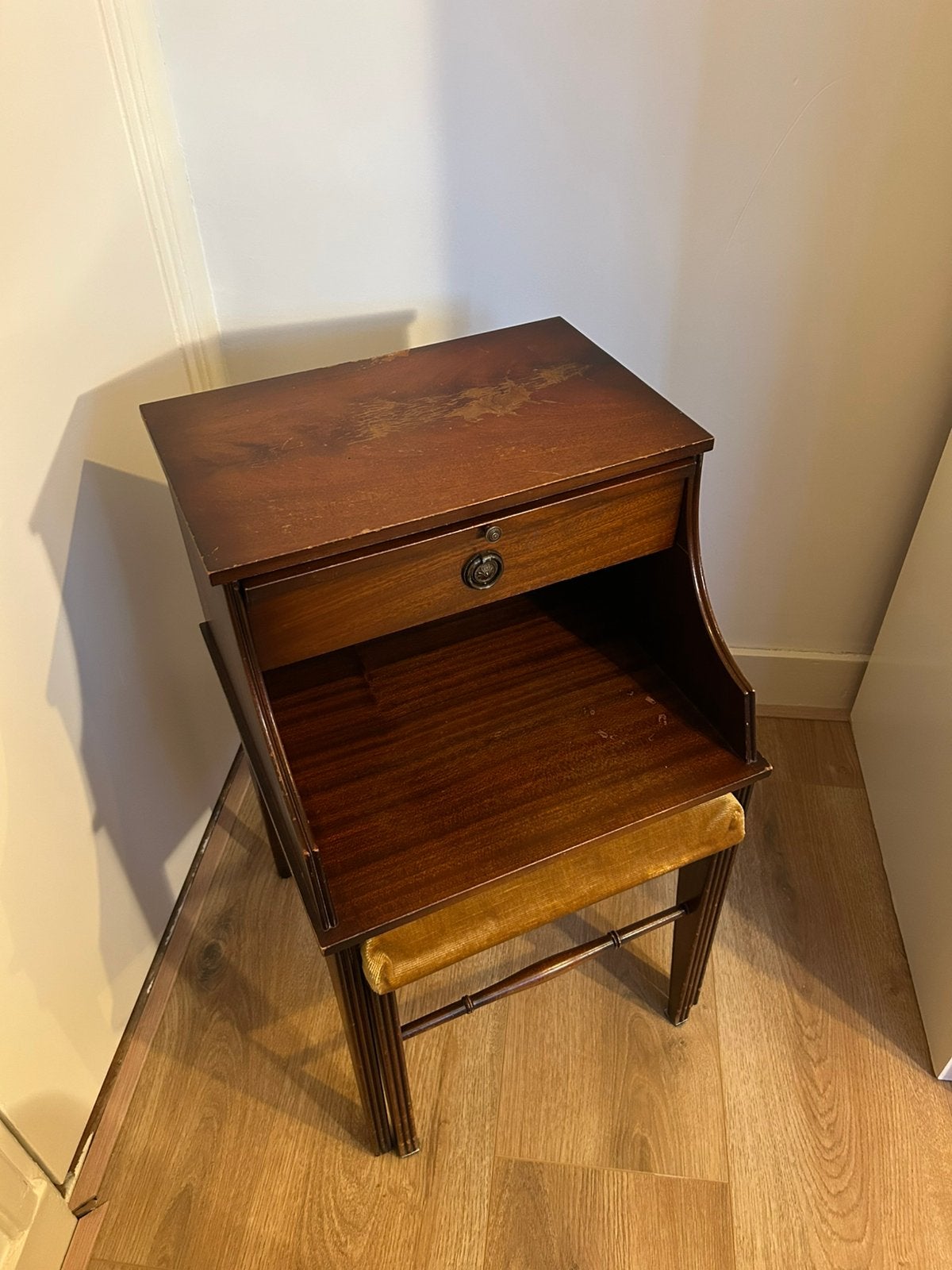 Chippy telefoonbankje, Antiek en Kunst, Antiek | Meubels | Stoelen en Banken, Ophalen
