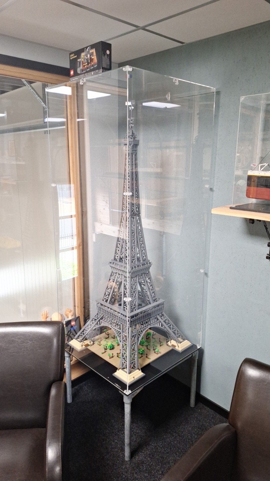Lego Eiffeltoren en Titanic met vitrinekasten, Kinderen en Baby's, Ophalen, Zo goed als nieuw