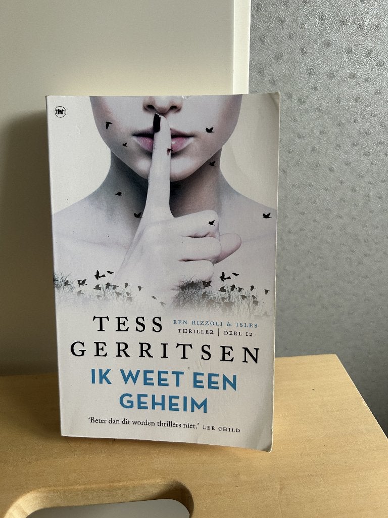 Ik weet een geheim - Tess Gerritsen, Boeken, Ophalen of Verzenden, Zo goed als nieuw, Tess Gerritsen