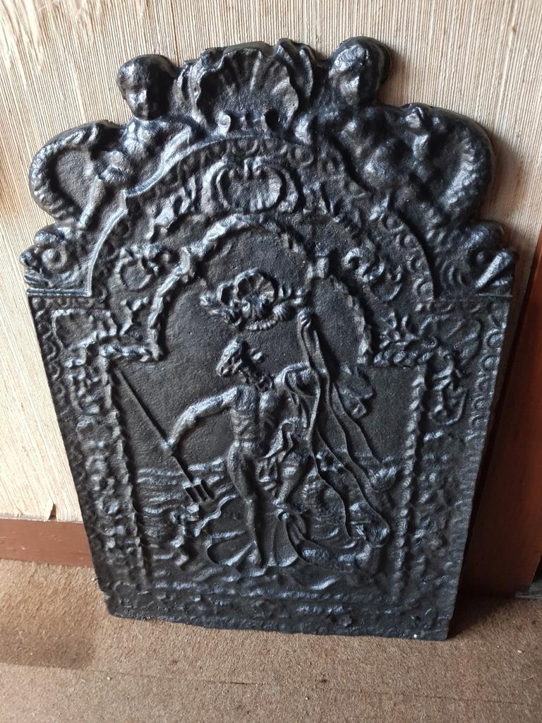Antieke zware gietijzeren haardplaat., Antiek en Kunst, Ophalen