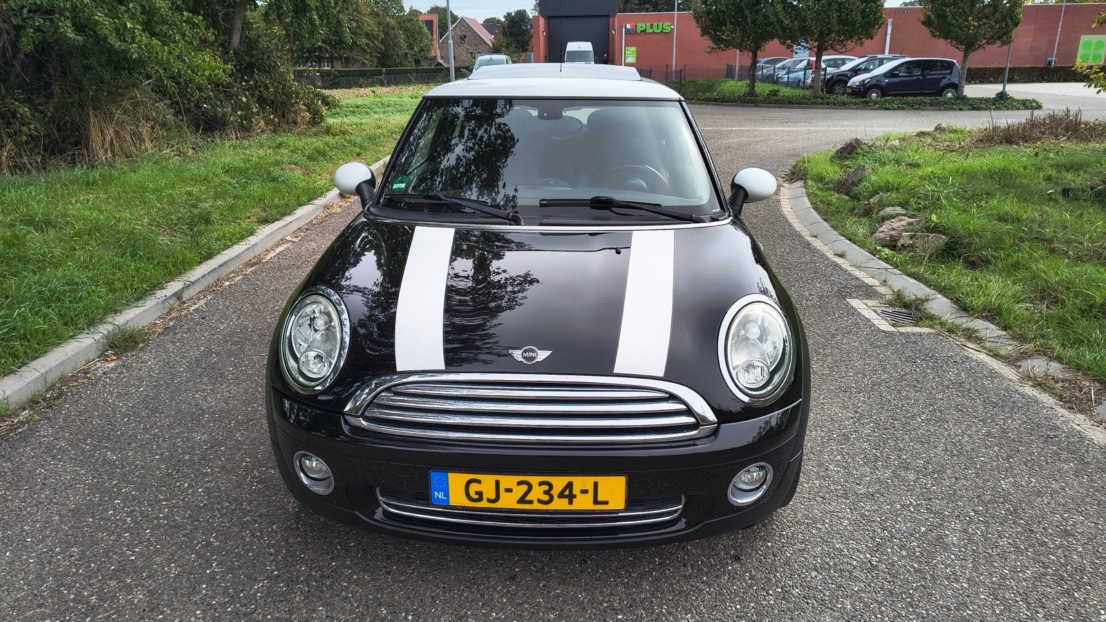 Mini 1.6 Cooper 2010 Zwart panoramadak. Nieuwe APK., Auto's, Voorwielaandrijving, 40 €/maand, 4 cilinders, 4 stoelen