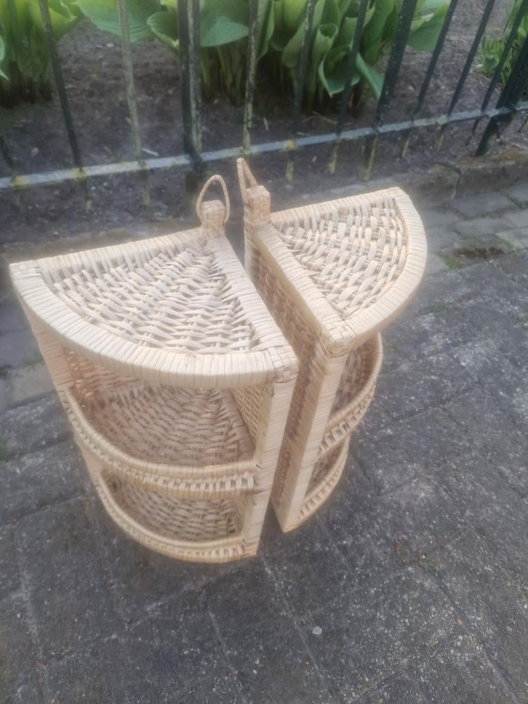 Rieten manden hoek hangen, Ophalen, Mand, Zo goed als nieuw, Riet