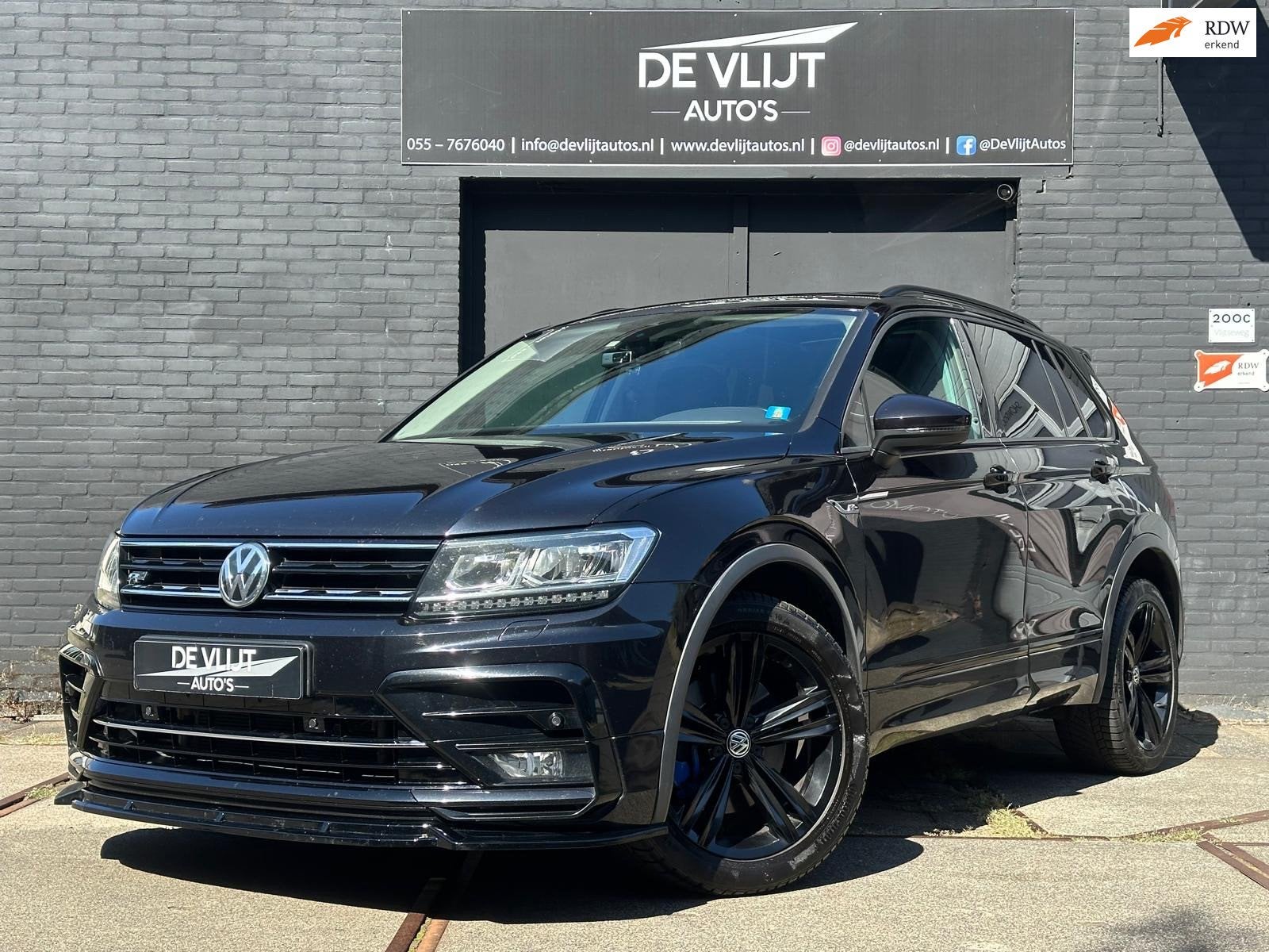 Volkswagen TIGUAN 2.0 TSI 230PK 4M R-Line DSG | Pano | Dynau, Dealer onderhouden, 4 cilinders, 1984 cc, Zwart