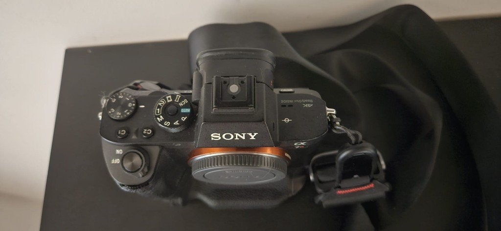 Te koop Sony A7RII - compleet met accessories en 9500 kliks, Audio, Tv en Foto, Fotocamera's Digitaal, Zo goed als nieuw, Systeemcamera