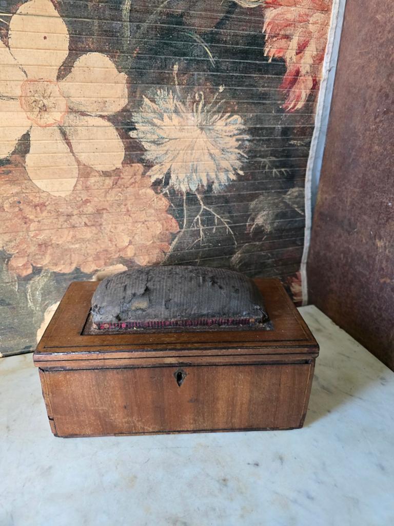 Antiek houten naaidoos speldenkussen, Antiek en Kunst, Antiek | Woonaccessoires, Ophalen of Verzenden
