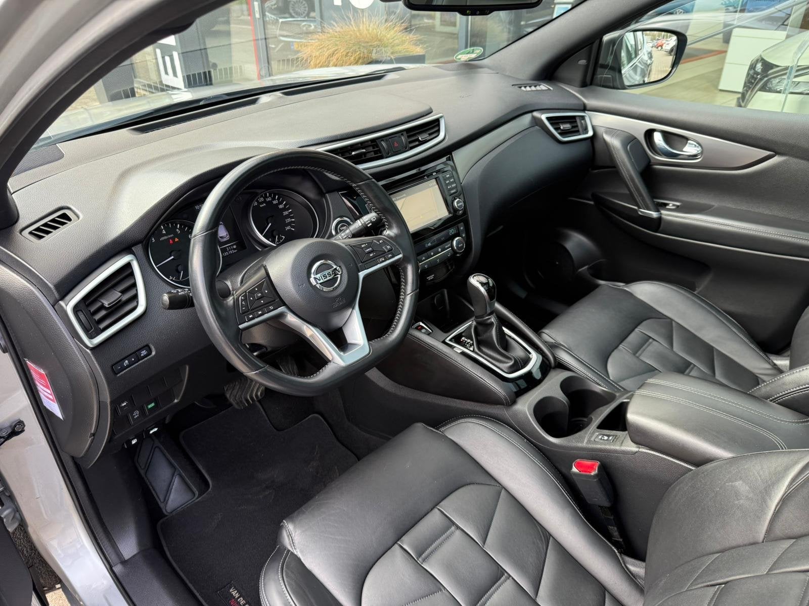 Nissan Qashqai 1.2 Tekna + *Trekhaak & Stoelverwarming*, Gebruikt, 4 cilinders, 116 pk, Bedrijf