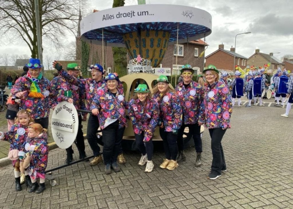 Diverse blouse en hoedjes, Ophalen, Carnaval, Maat 46/48 (XL) of groter, Kleding