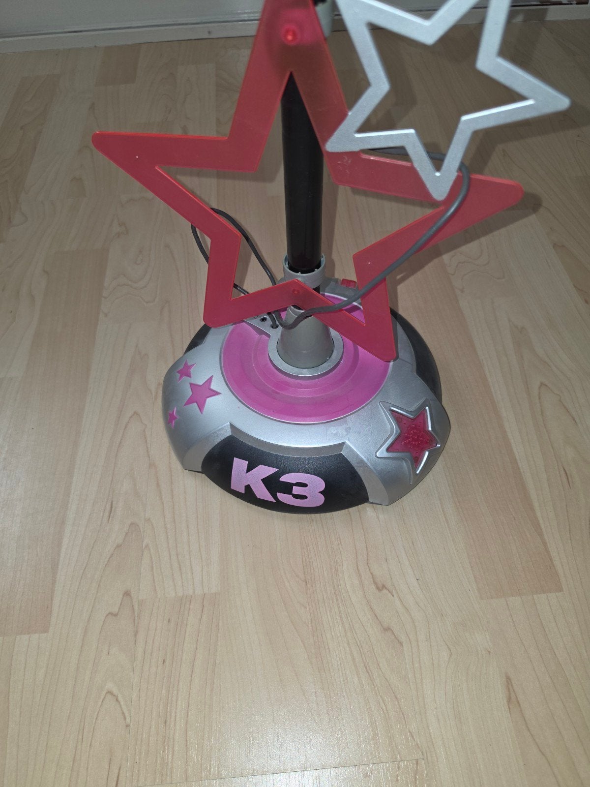 Originele K3 Microfoon met standaard, Ophalen of Verzenden, Gebruikt, Zangmicrofoon
