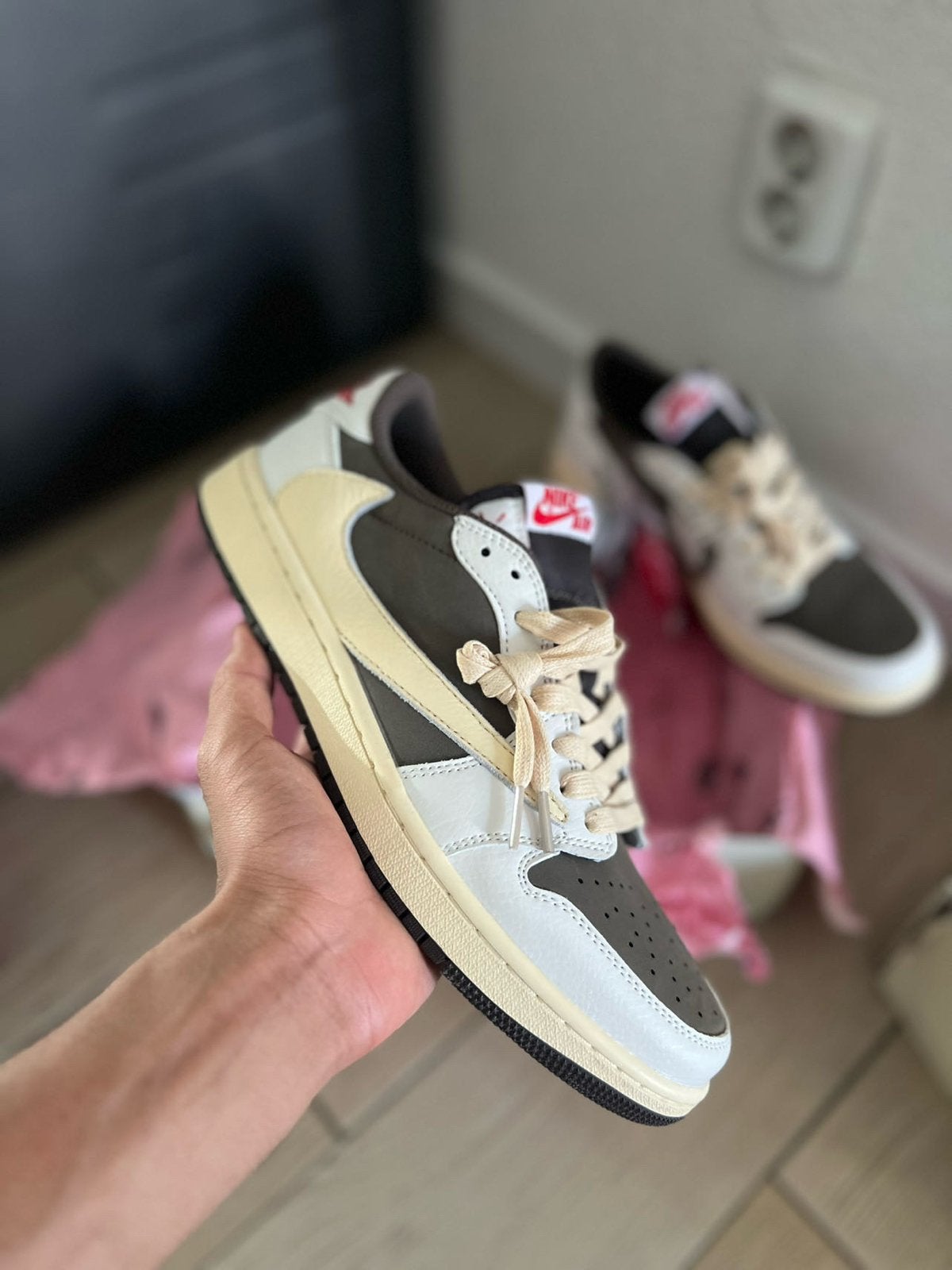 Travis Scott Reverse Mocha - Maat 41 , 43 Beschikbaar, Kleding | Heren, Schoenen, Nieuw, Sneakers of Gympen, Bruin, Ophalen of Verzenden