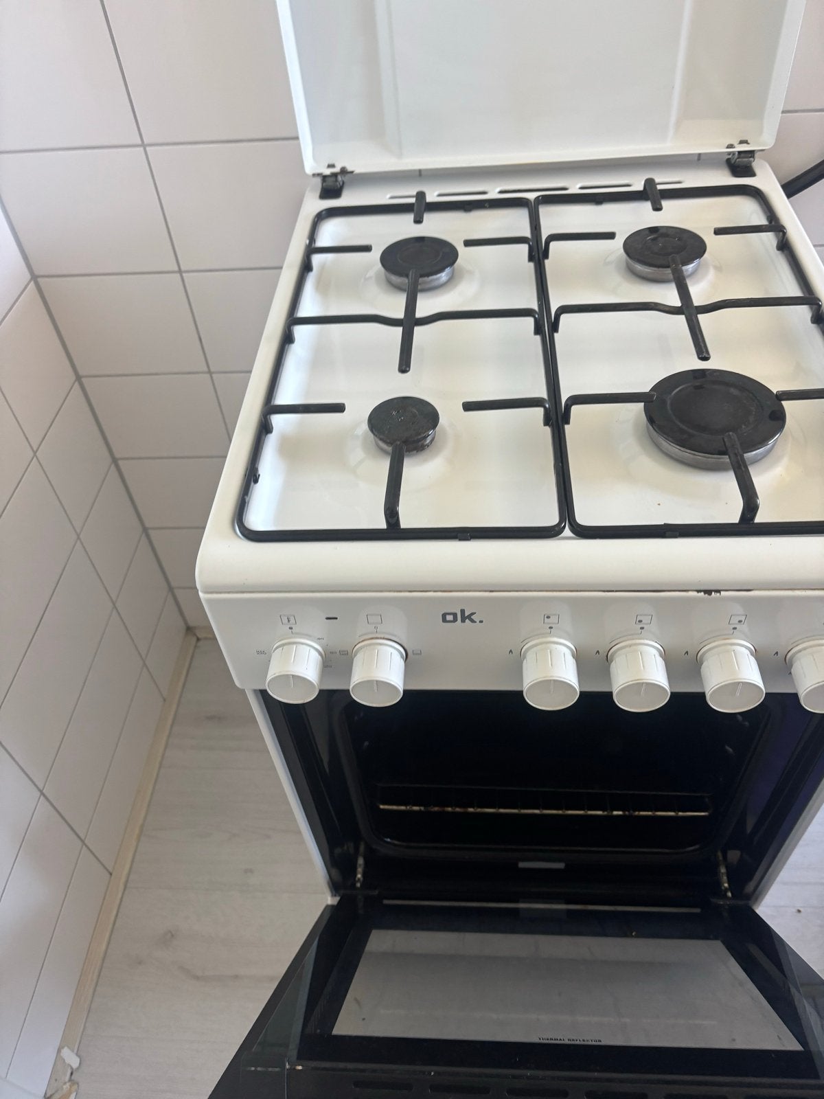OK. Vrijstaand Gasfornuis met Oven - Wit, Gebruikt, Gas, 4 kookzones, Ophalen of Verzenden