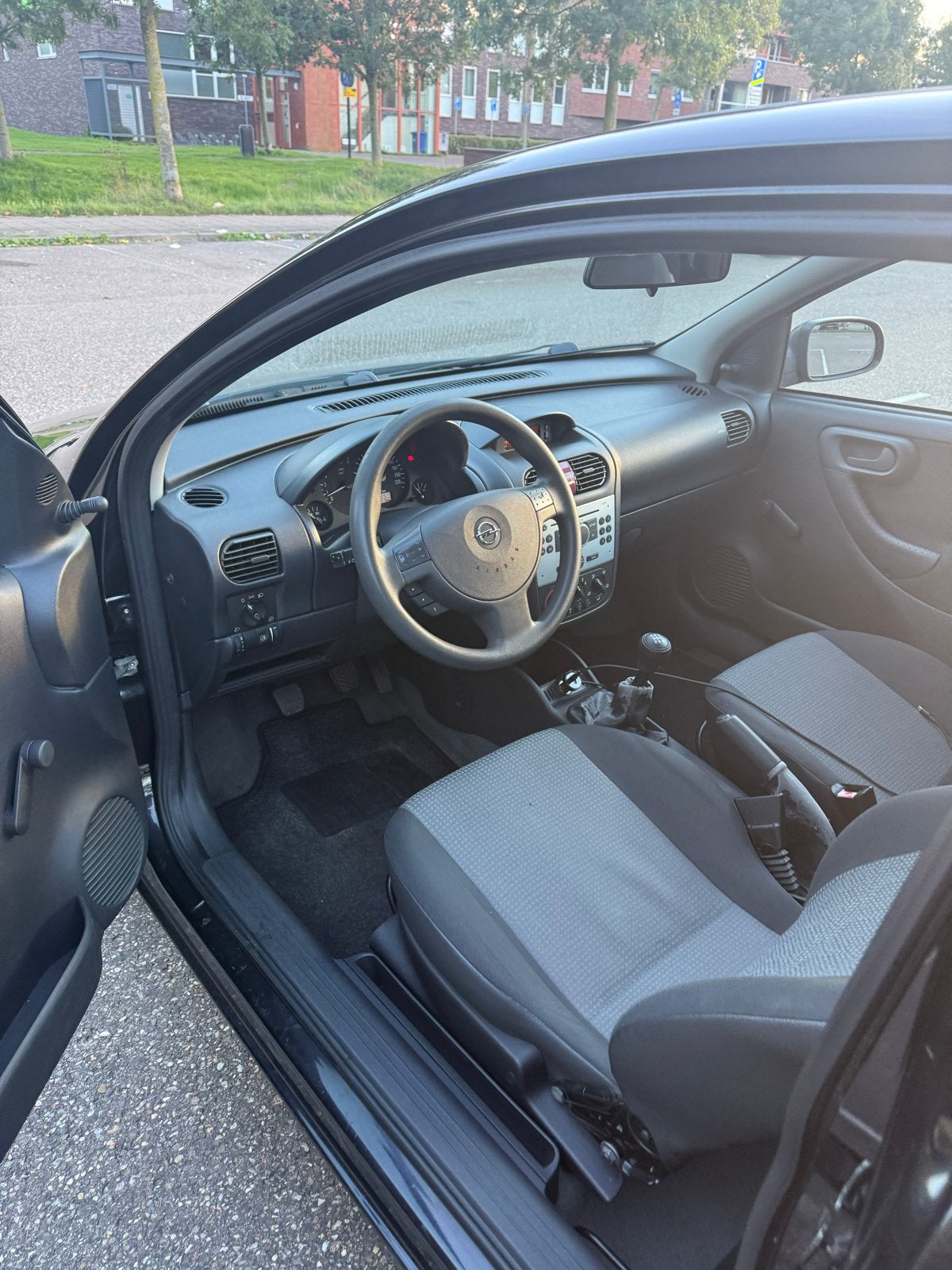 Foto 13 van Opel Corsa 1.2 Twinport | 2e eigenaar | Airco | APK 06-2027