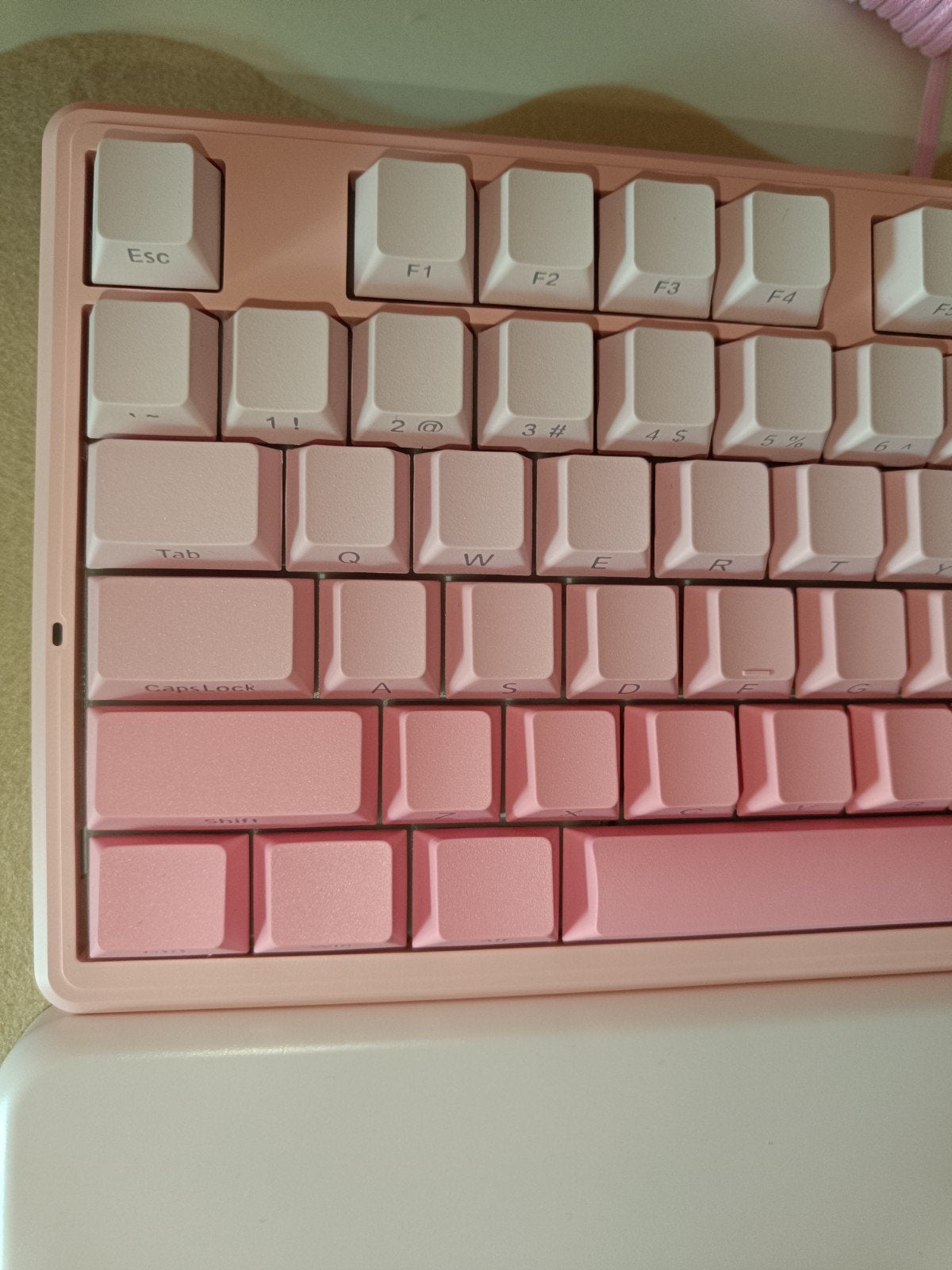 Roze keycaps (van de Aula F87 Pro V2), Computers en Software, Toetsenborden, Ophalen of Verzenden, Qwerty, Zo goed als nieuw, Aula