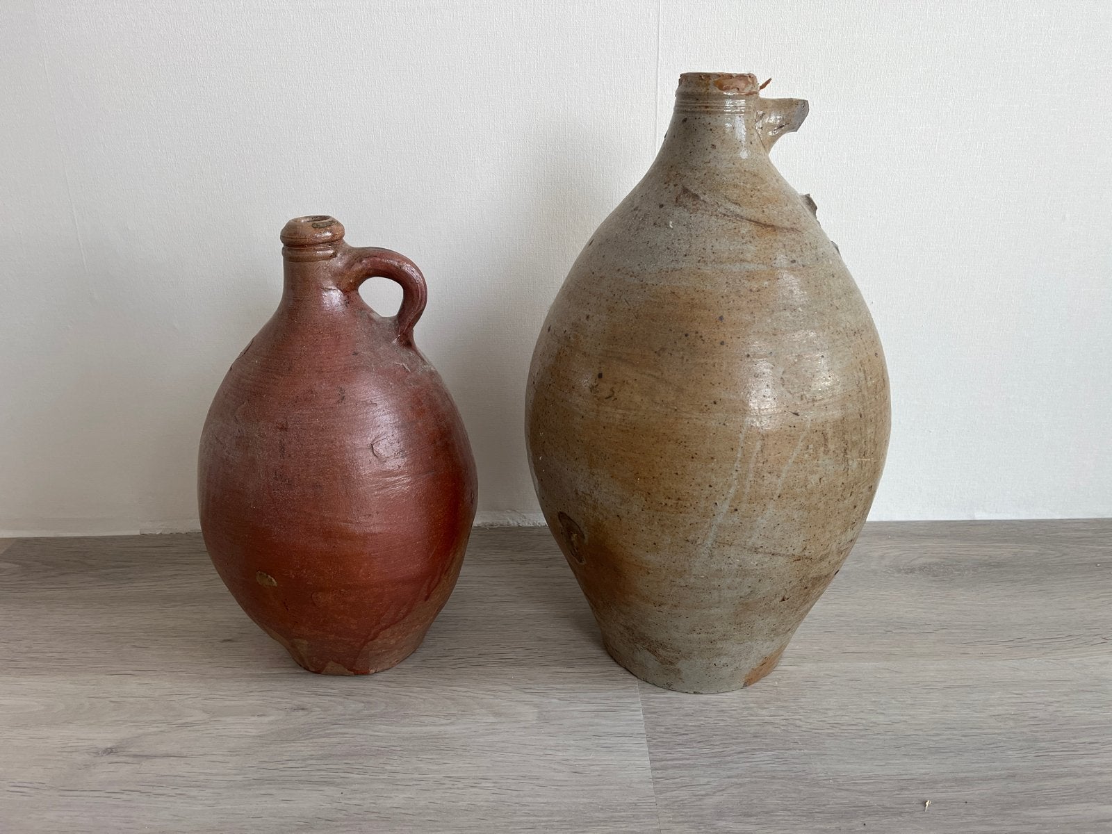 2 Antieke aardewerken kruiken- Bruin geglazuurd, Antiek en Kunst, Ophalen