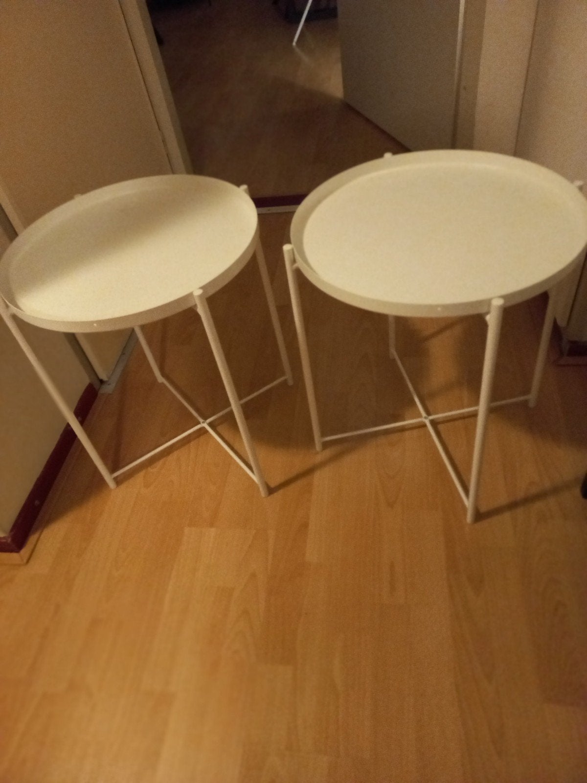 2 bijzettafeltjes rond ijzer, Minder dan 55 cm, Metaal of Aluminium, Rond, Ophalen