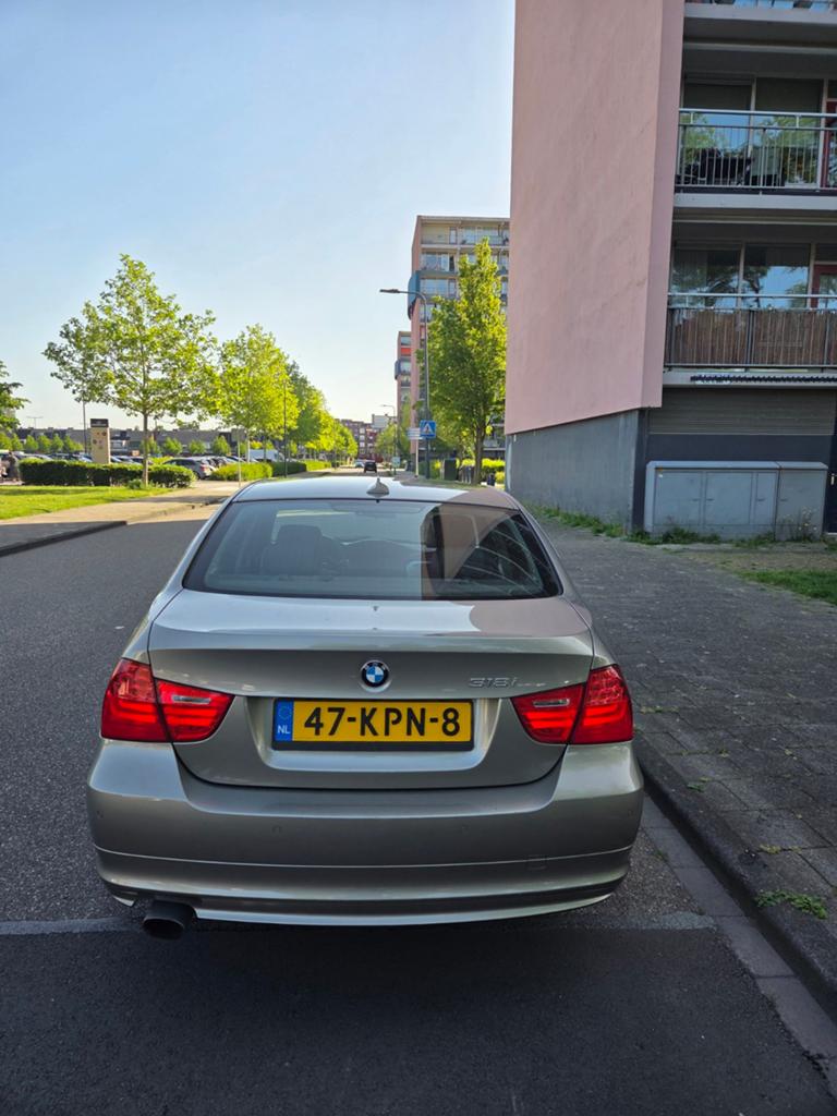BMW 3-Serie 2.0 I 318 2010 Beige NAP NIEUWE APK PRACHT AUTO, Achterwielaandrijving, Parkeersensor, Beige, Handgeschakeld