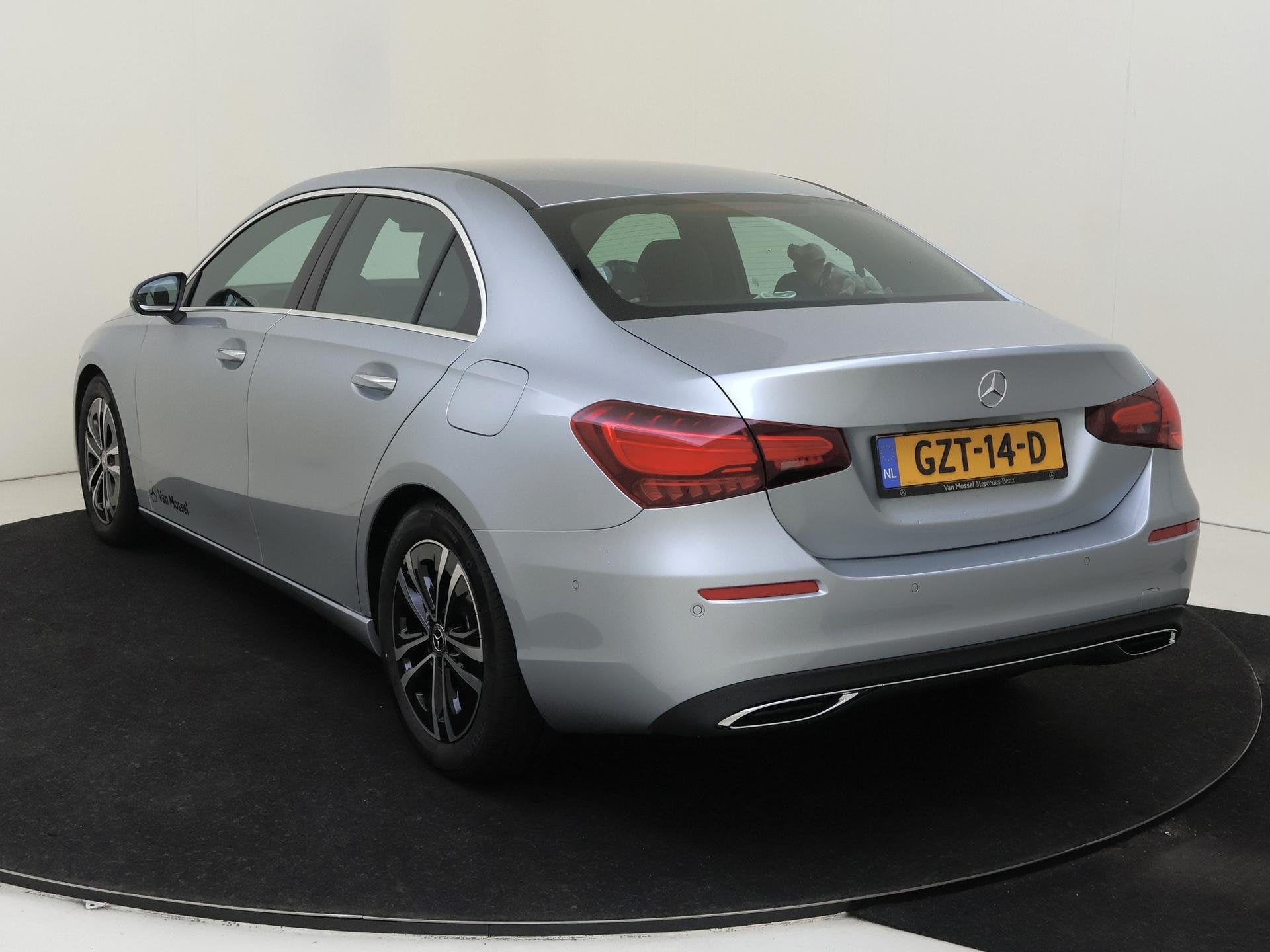 Mercedes-Benz A180 Star Edition Luxury Line - Achteruitrijca, Auto's, 136 pk, Gebruikt, Euro 6, Leder en Stof