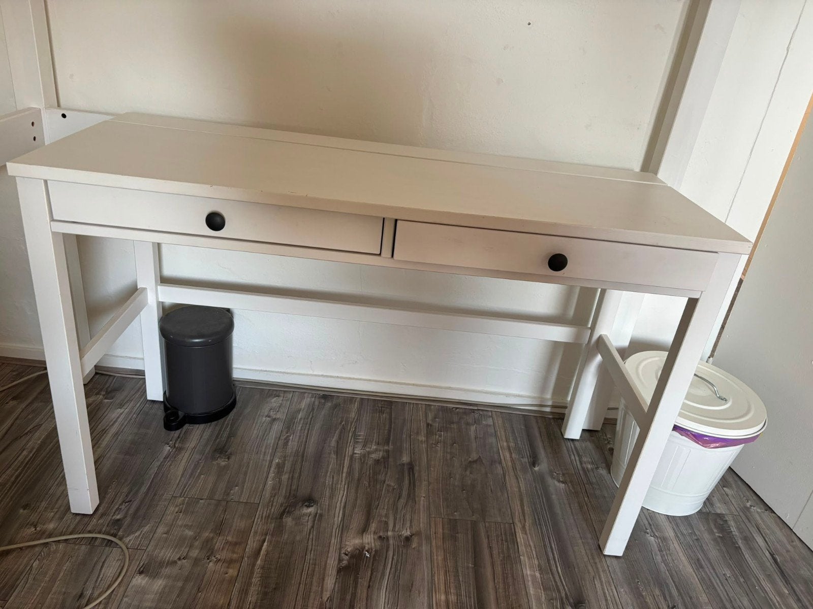 ikea hemnes wit bureautje/ tafeltje, Huis en Inrichting, Bureaus, Ophalen, Gebruikt