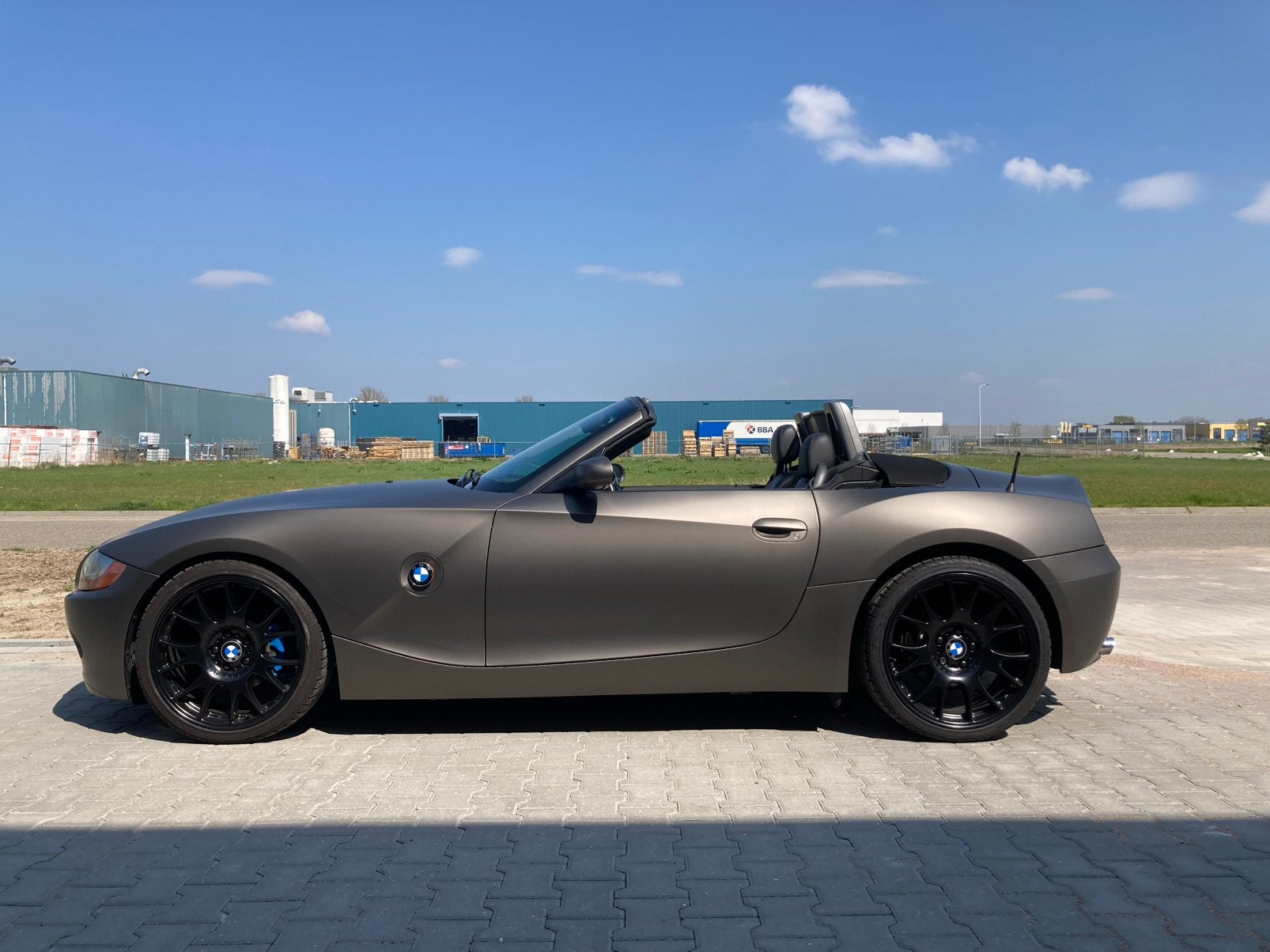 Mooie BMW Z4 3.0 I 2004 Mat charcoal grijs, Auto's, Achterwielaandrijving, Zwart, Cabriolet, 75 €/maand