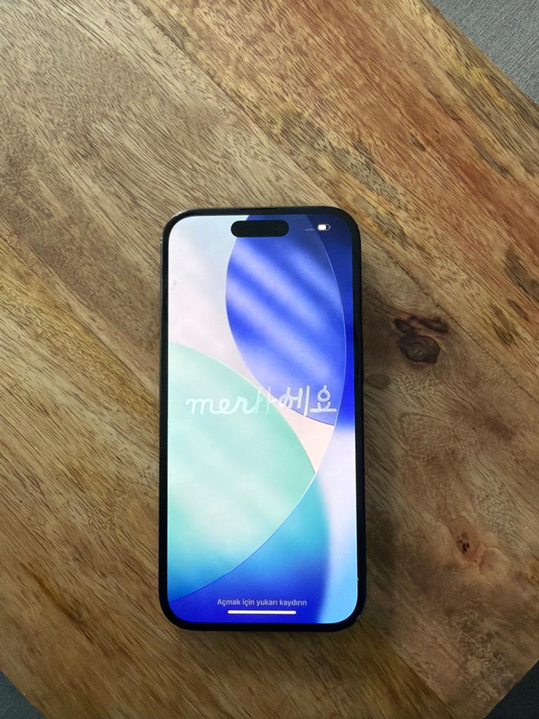 iPhone 16 - Zwart - Lichte gebruikerssporen, Telecommunicatie, 94 %, Zwart, IPhone 16, Ophalen of Verzenden