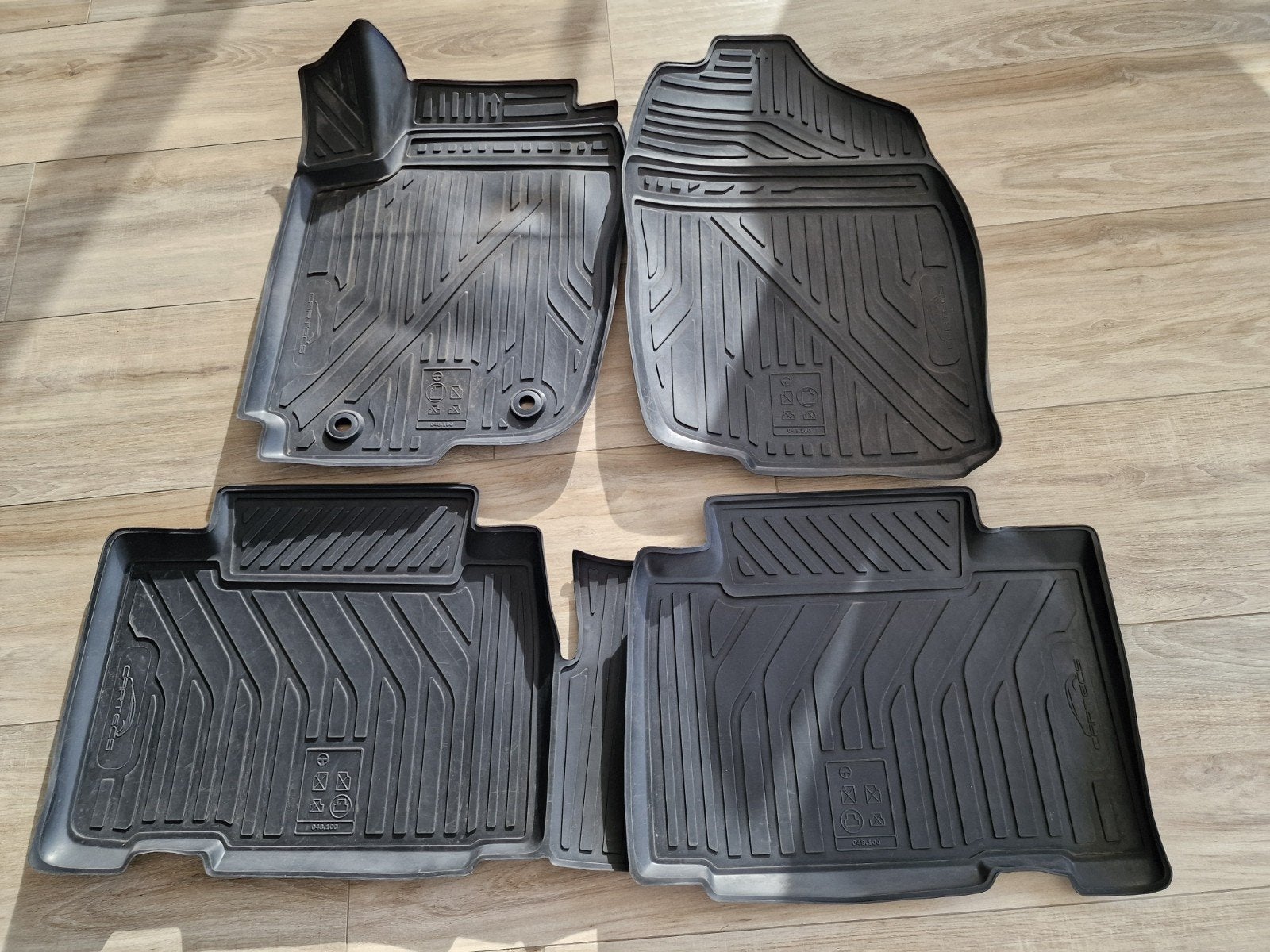 Rav4 hybride 2016 -2017 rubber automatten, Ophalen of Verzenden