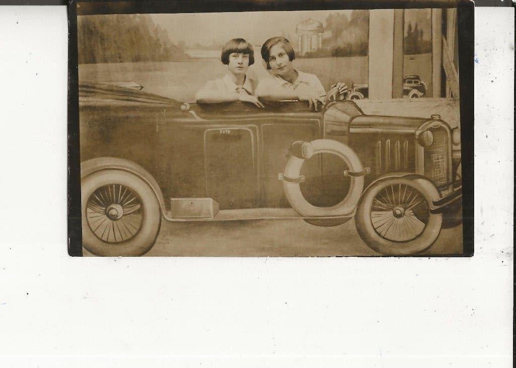 Westland Twee jonge vrouwen in auto Fotokaart, Ophalen of Verzenden, Voor 1920, Ongelopen, Zuid-Holland