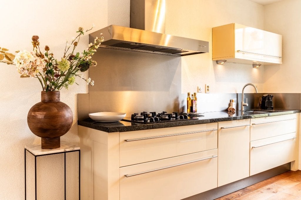 Zo goed als nieuwe keuken inclusief apparatuur in Aalsmeer, Huis en Inrichting, Keuken | Complete keukens, Ophalen, Graniet of Steen