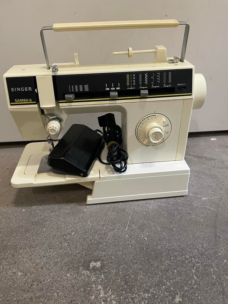 Singer Samba 6 Naaimachine - moet nagekeken worden, Ophalen, Zo goed als nieuw, 30 cm of meer