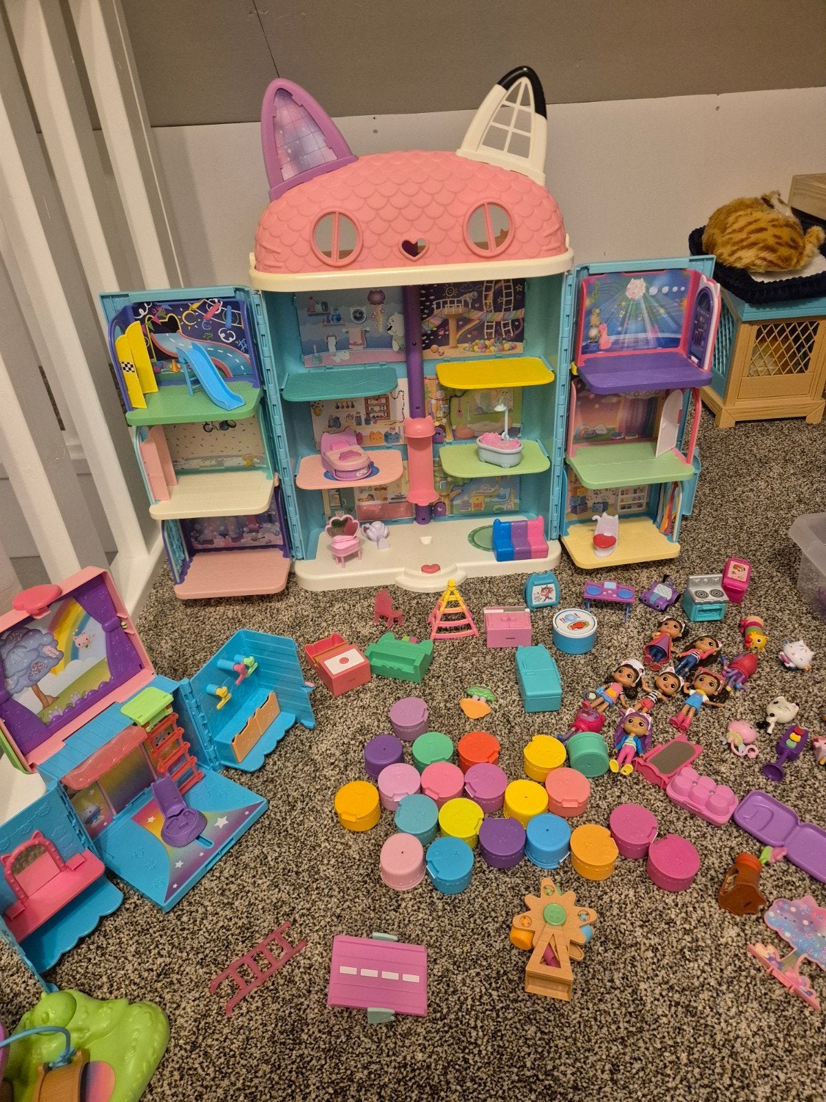 Dolly's poppenhuis met veel accessoires, Ophalen of Verzenden, Gebruikt, Poppenhuis