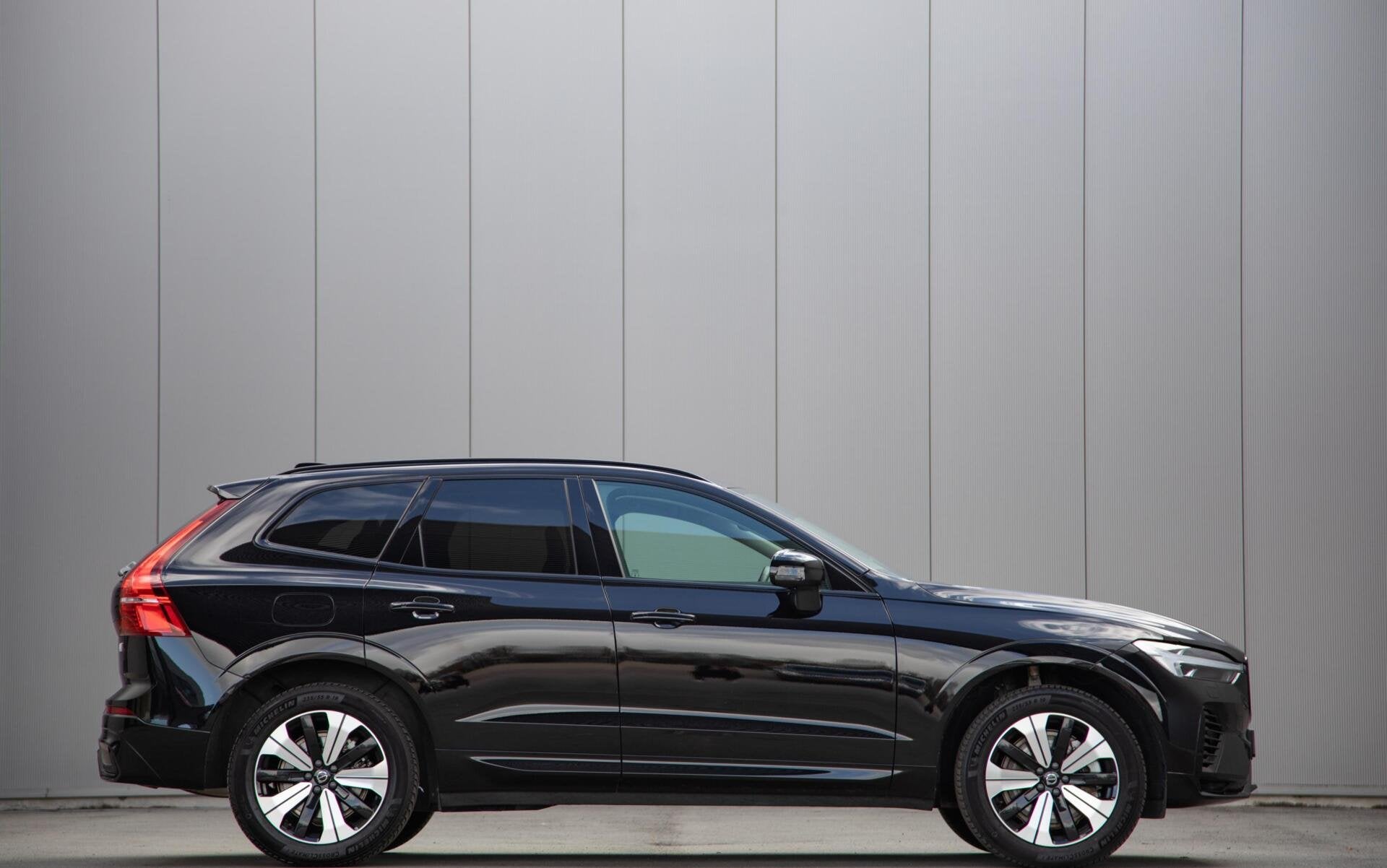 Volvo XC60 2.0 T6 Plug-in hybrid AWD Plus Dark Panorama|H/K, Automaat, Gebruikt, 4 cilinders, 1969 cc