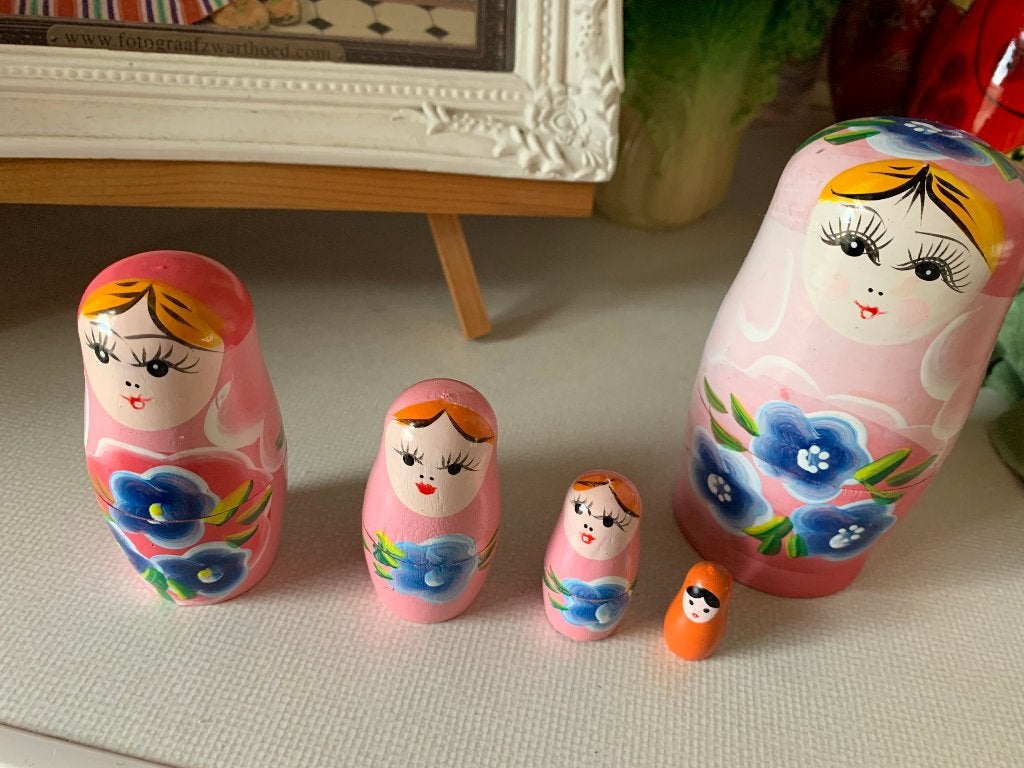 4 Grote 20 cm 1 Kleine Matroesjka/matryoshka Poppetje, Ophalen of Verzenden, Zo goed als nieuw