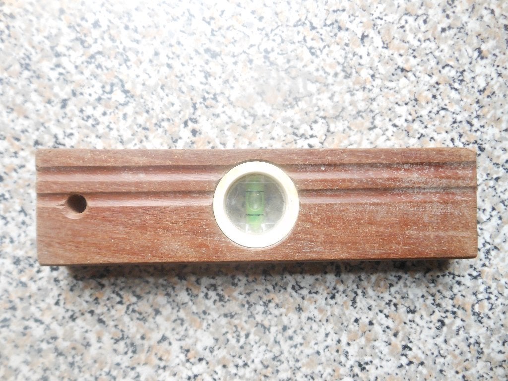 Kleine hardhouten waterpas, Ophalen