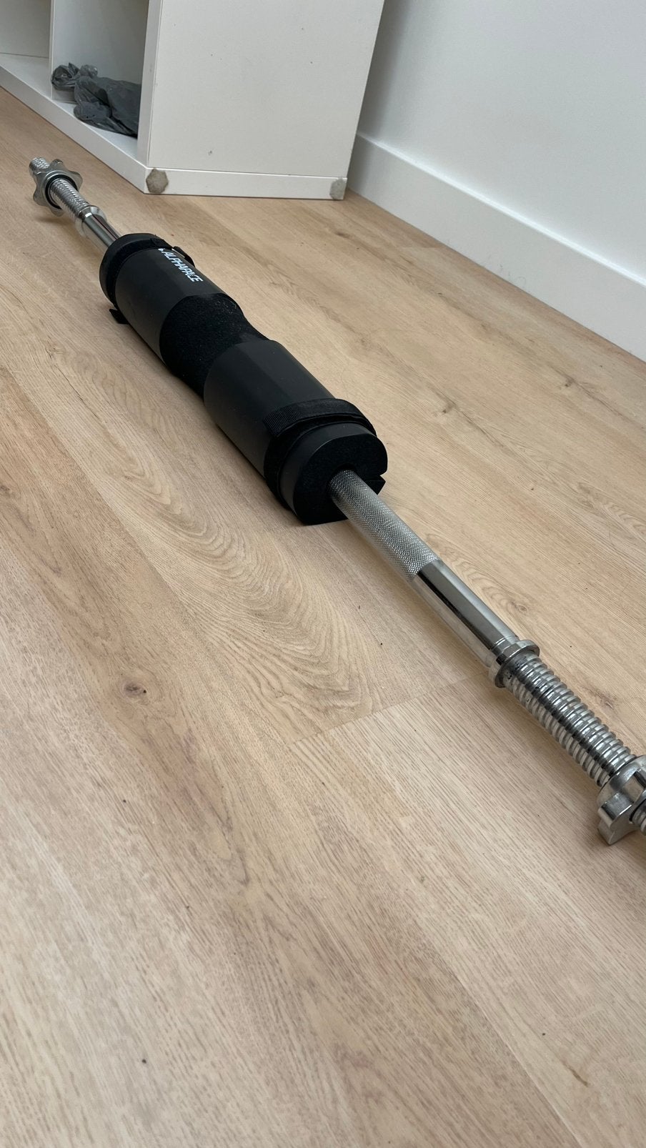 Halter stang / Barbell inclusief 2 x 10 kg en pad, Ophalen, Zo goed als nieuw, Halterset