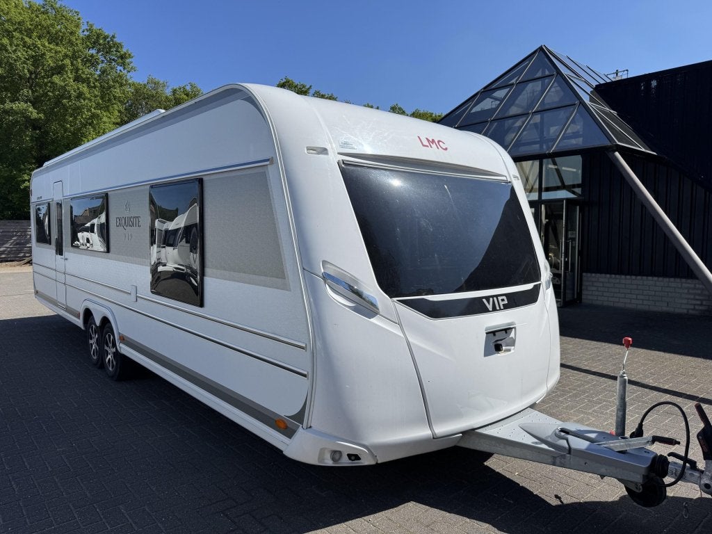 LMC Exquisit 695 VIP 2022 | Vrijst Queensbed | Voortent, Caravans en Kamperen, Schokbreker, Bedrijf, Treinzit, 6 tot 7 meter