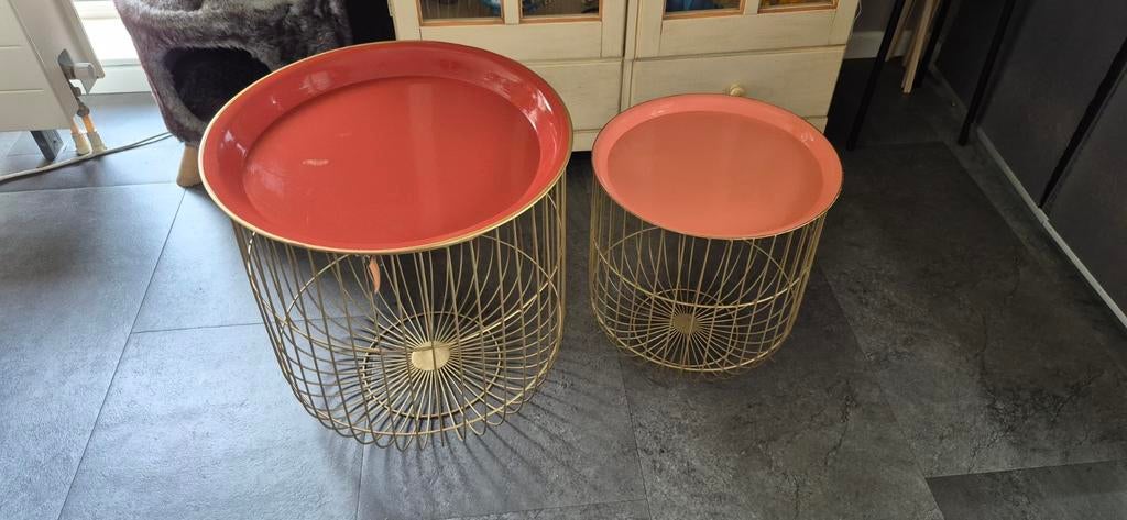 Set van 2 gouden bijzettafels met terra/oud roze bladen, Modern, Chique, Industrieel, Minder dan 55 cm, Metaal of Aluminium, Rond