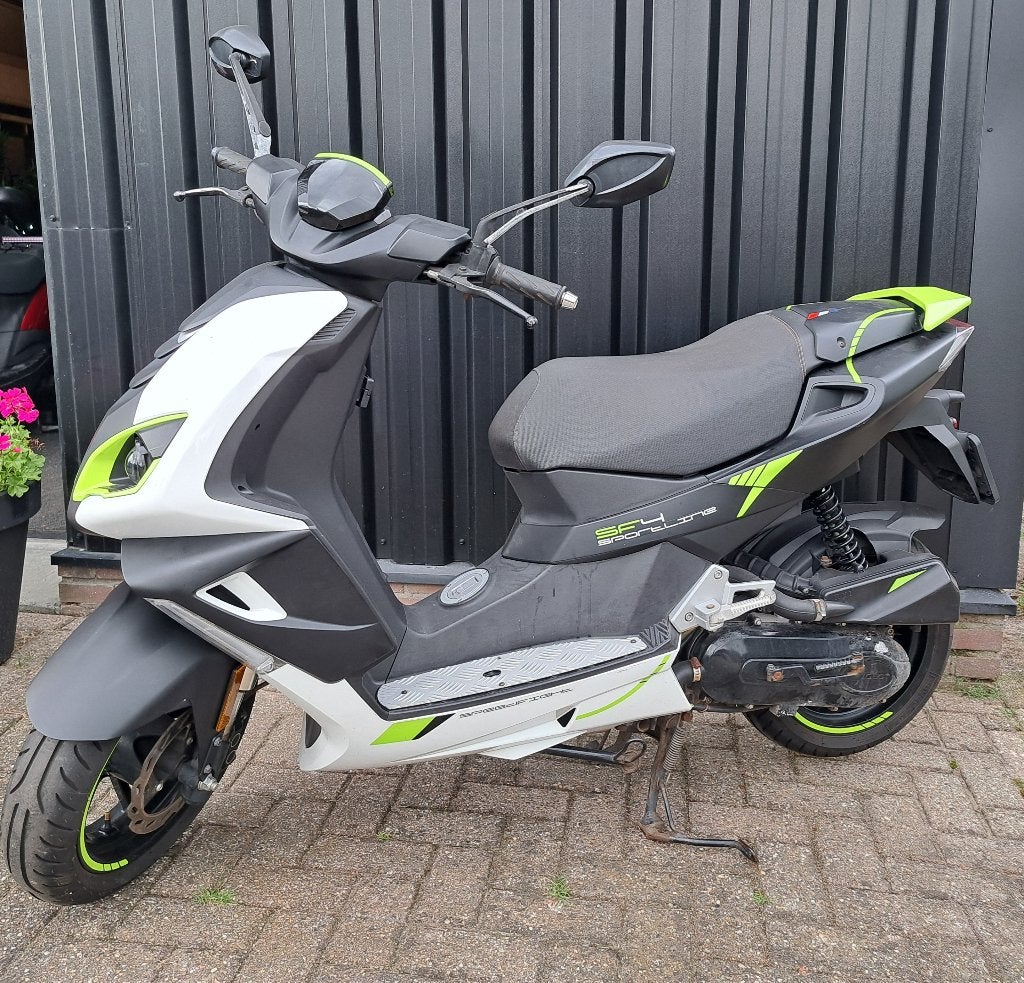 Peugeot Speedfight 4 Sportline bromscooter zwart/lime, Fietsen en Brommers, Ophalen, Zo goed als nieuw, Speedfight, Benzine