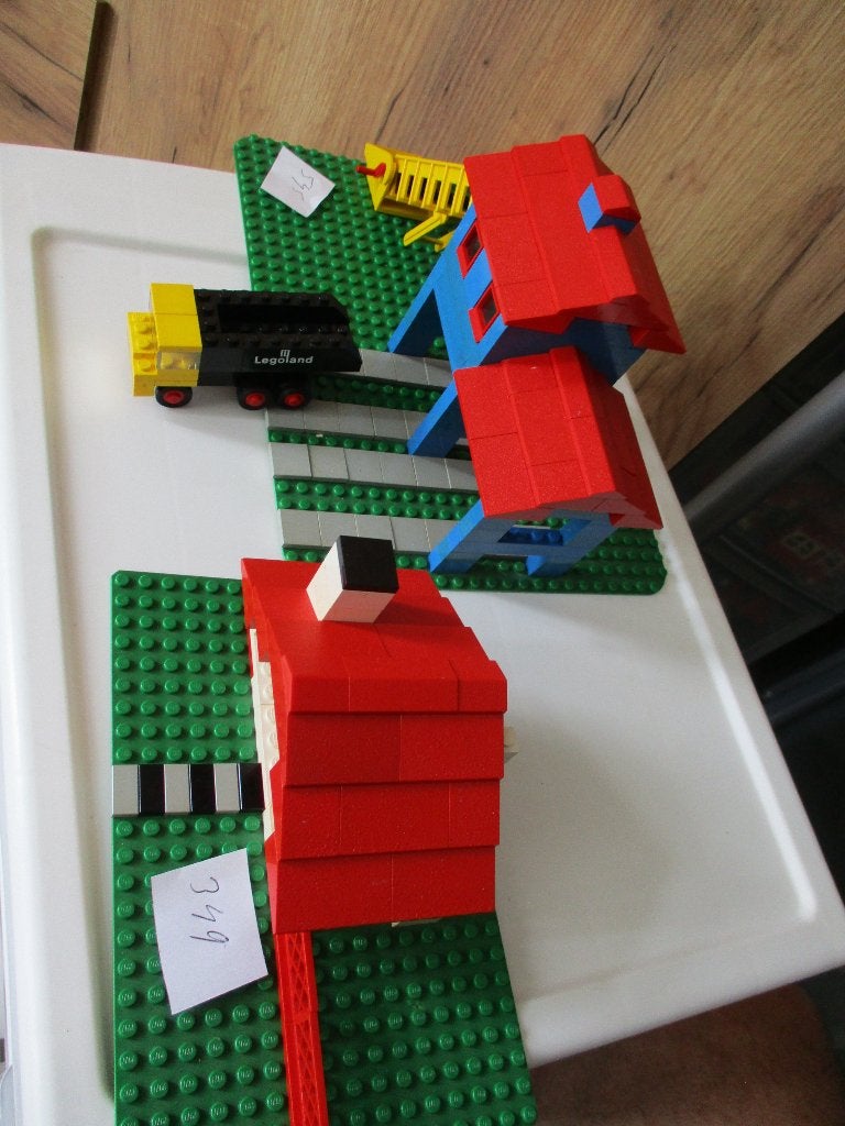 lego Set 349 Zwitsers chalet Set 545 Transportstation, Ophalen of Verzenden, Zo goed als nieuw, Complete set, Lego